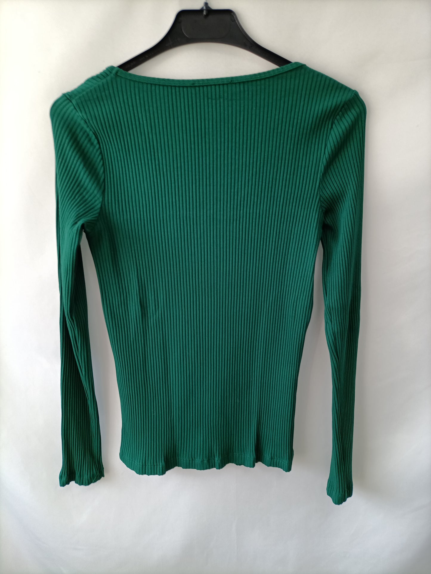 MANGO. Top verde canalé T.s