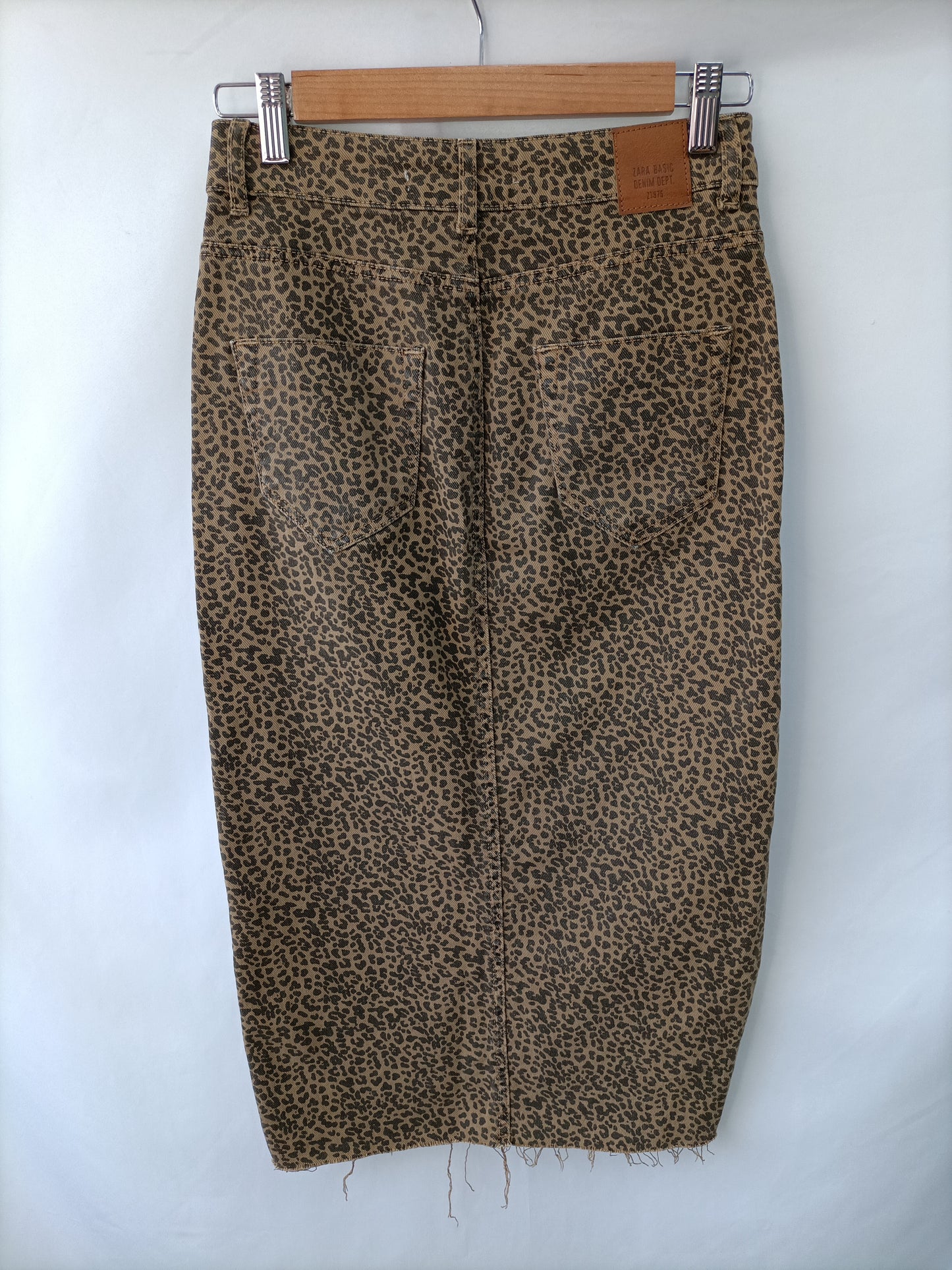 ZARA. Falda animal print T.xs