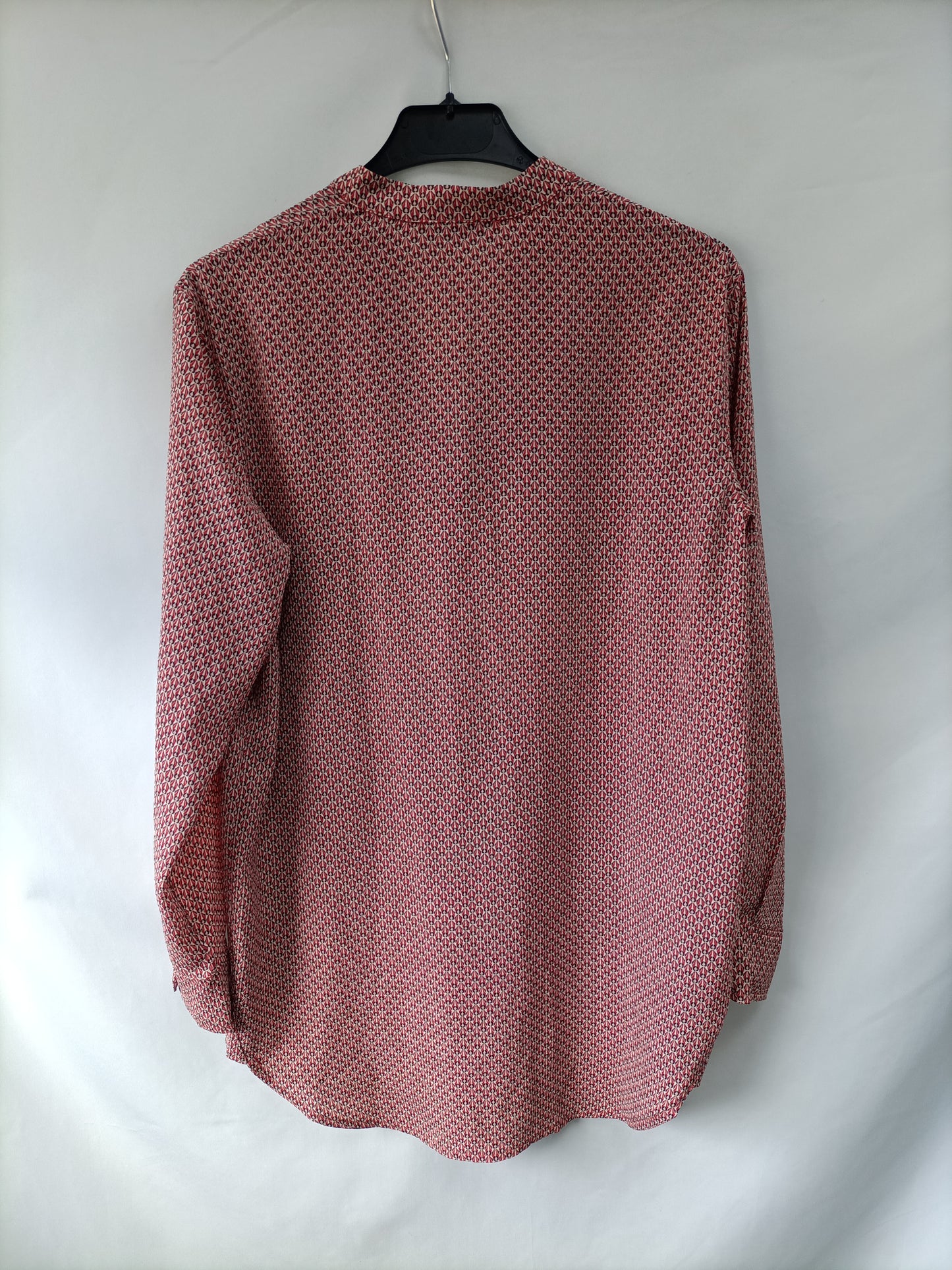 MANGO. Blusa roja estampada