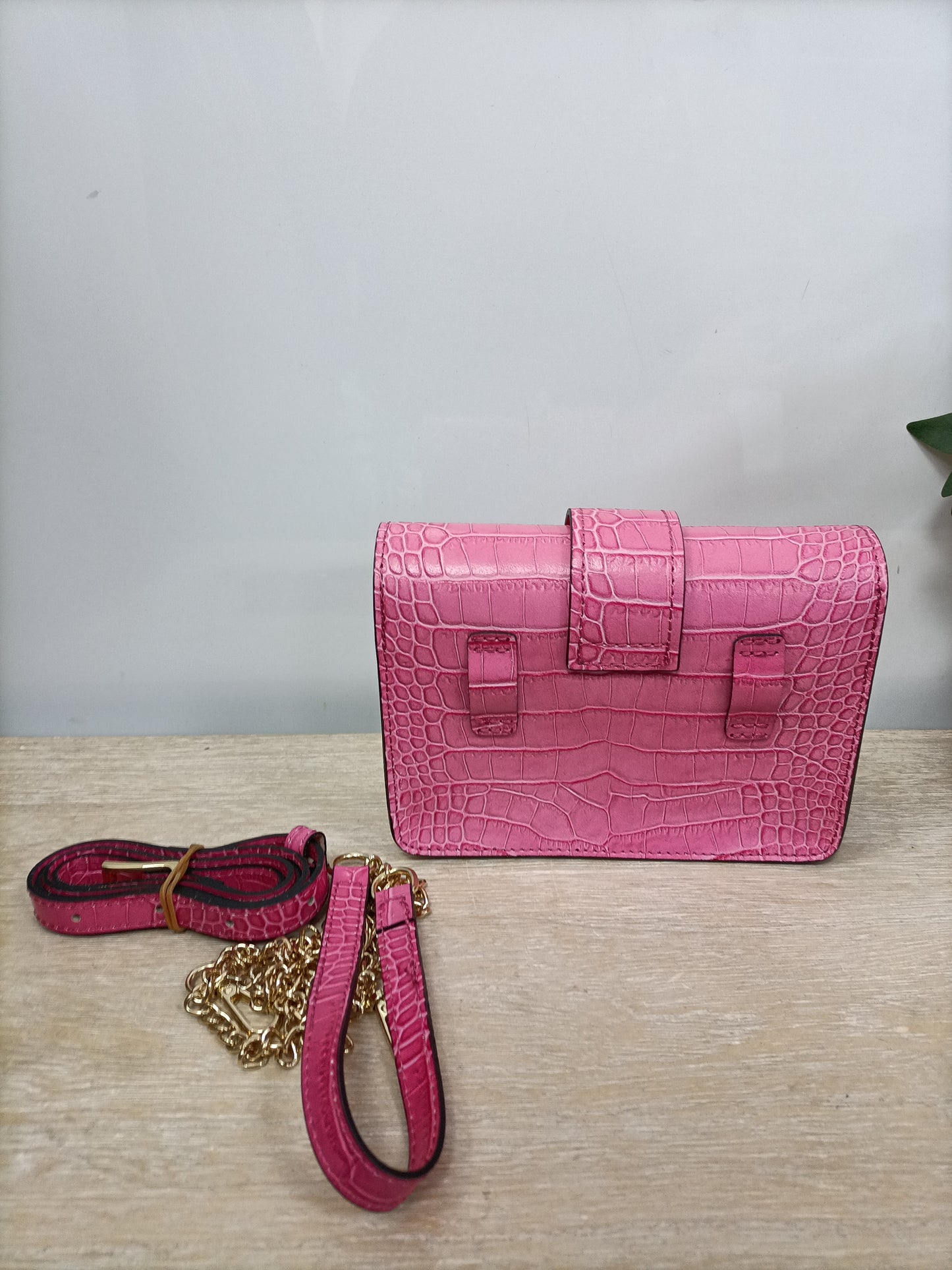 GENUINE LEATHER. Bolso rosa piel