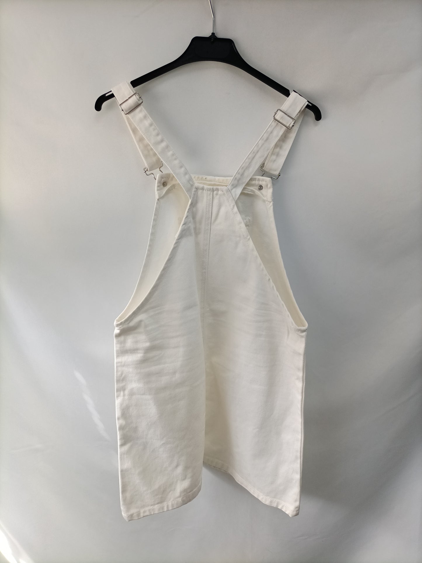 STRADIVARIUS. White denim overalls T.40