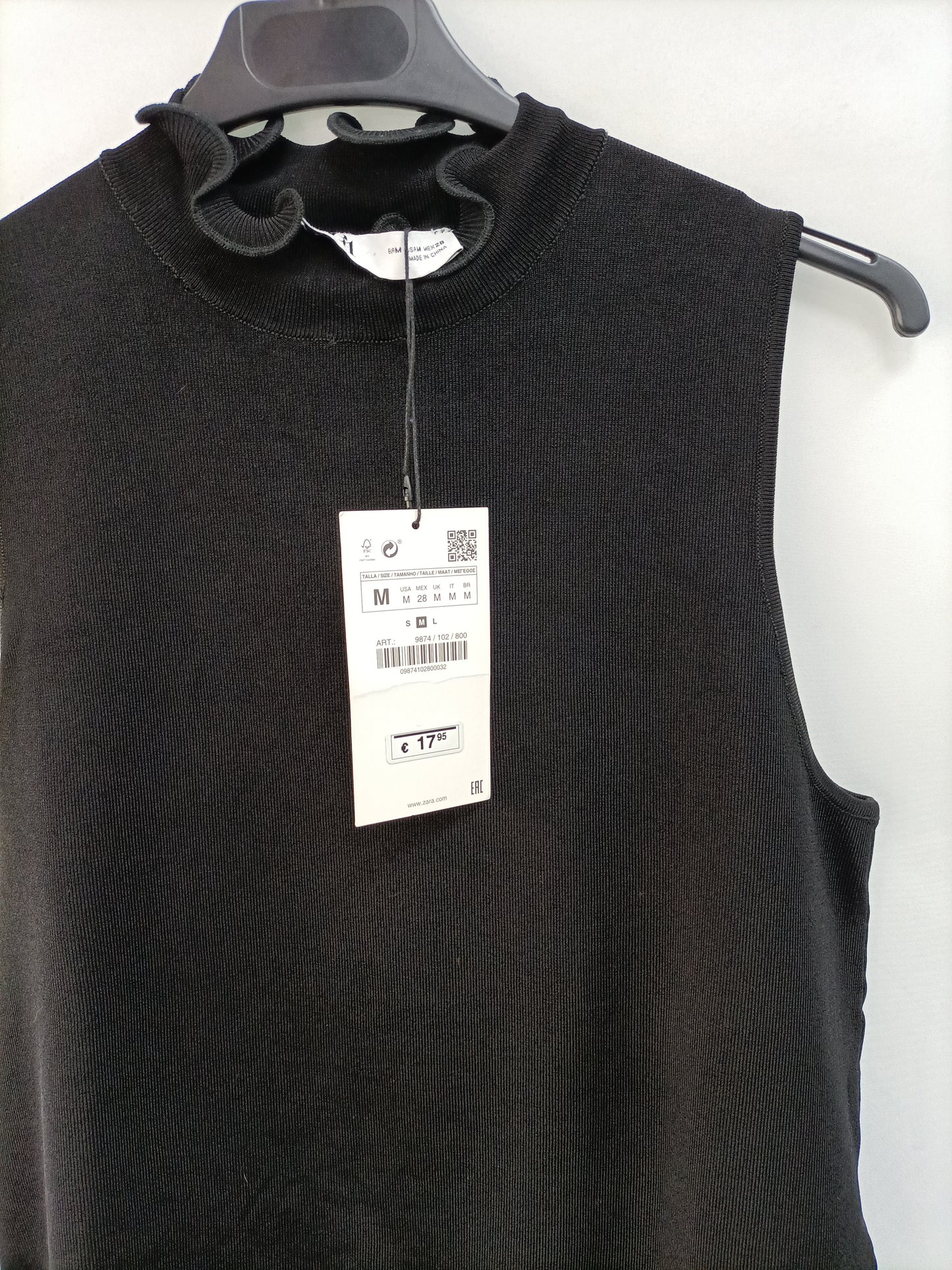 ZARA. Top punto negro T.m