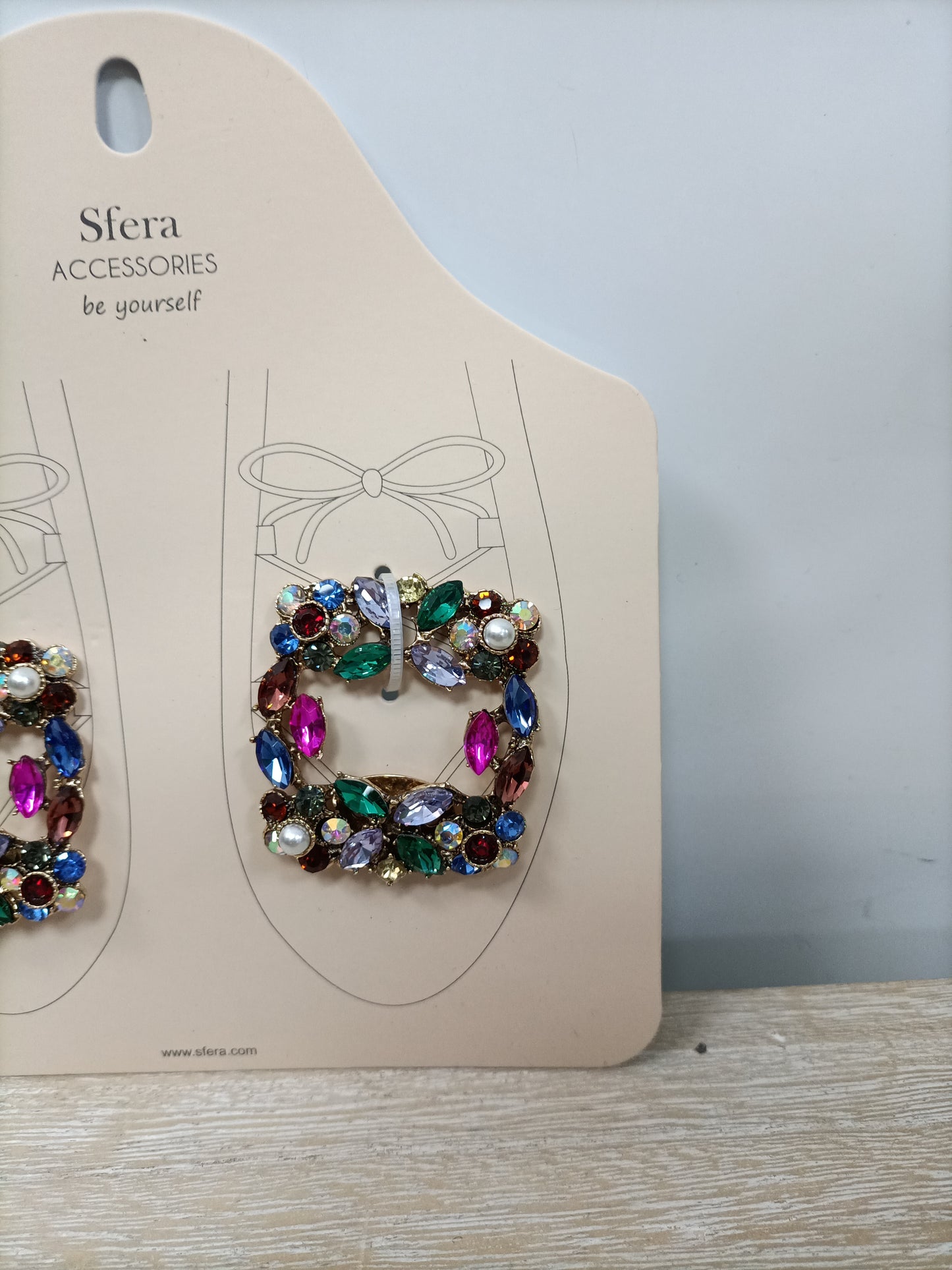 SFERA. Broche zapatos