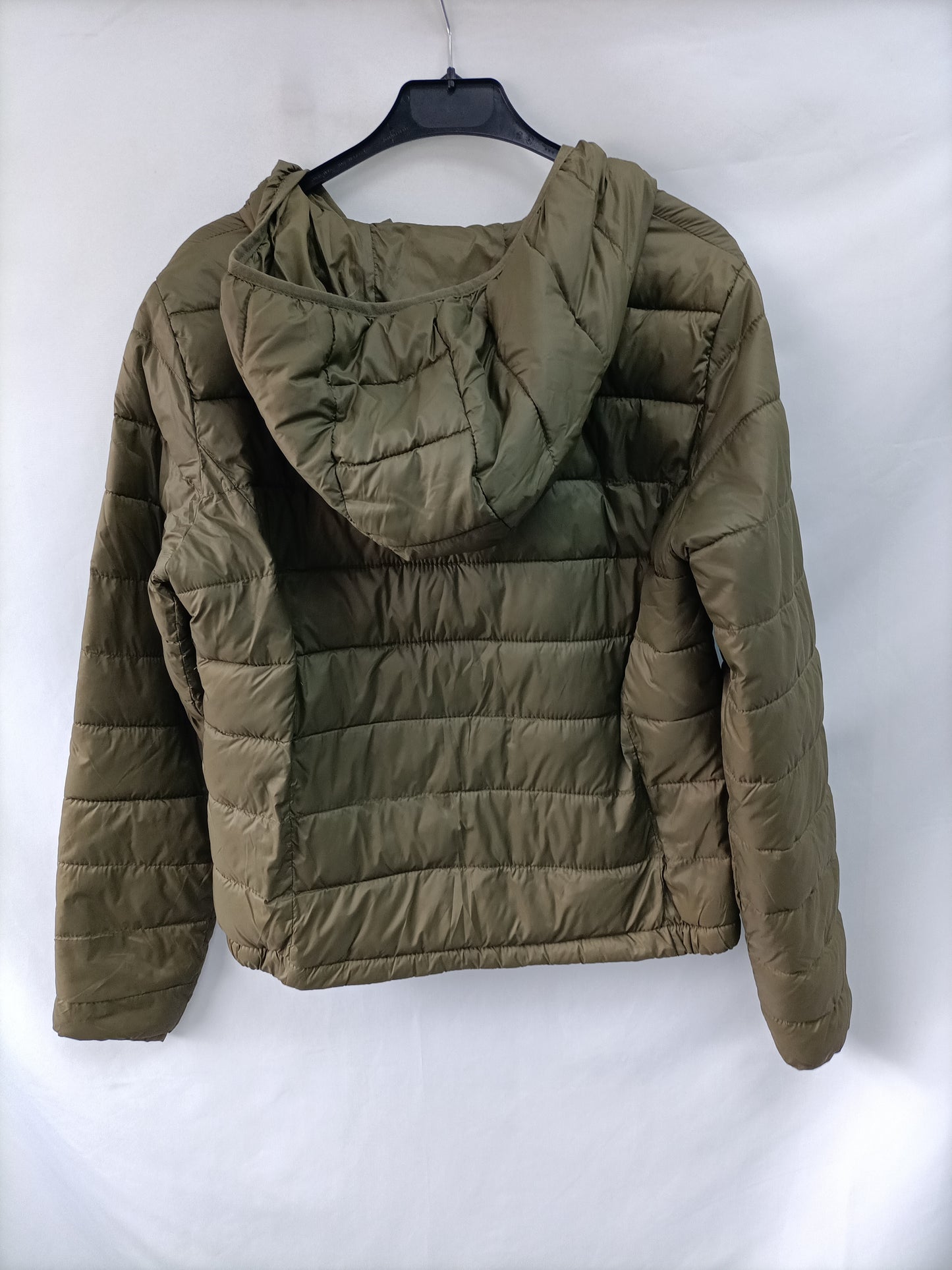 PULL&BEAR. Plumas verde capucha T.l