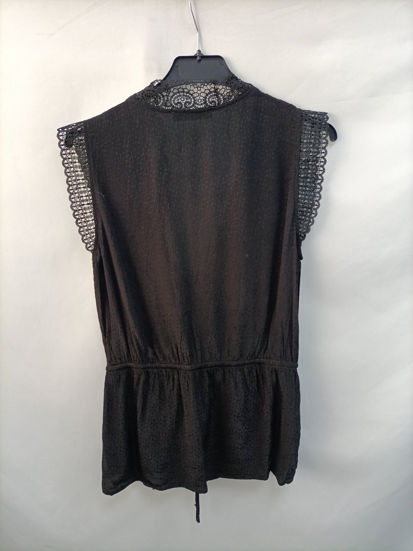 MANGO. Top negro cruzado T.m