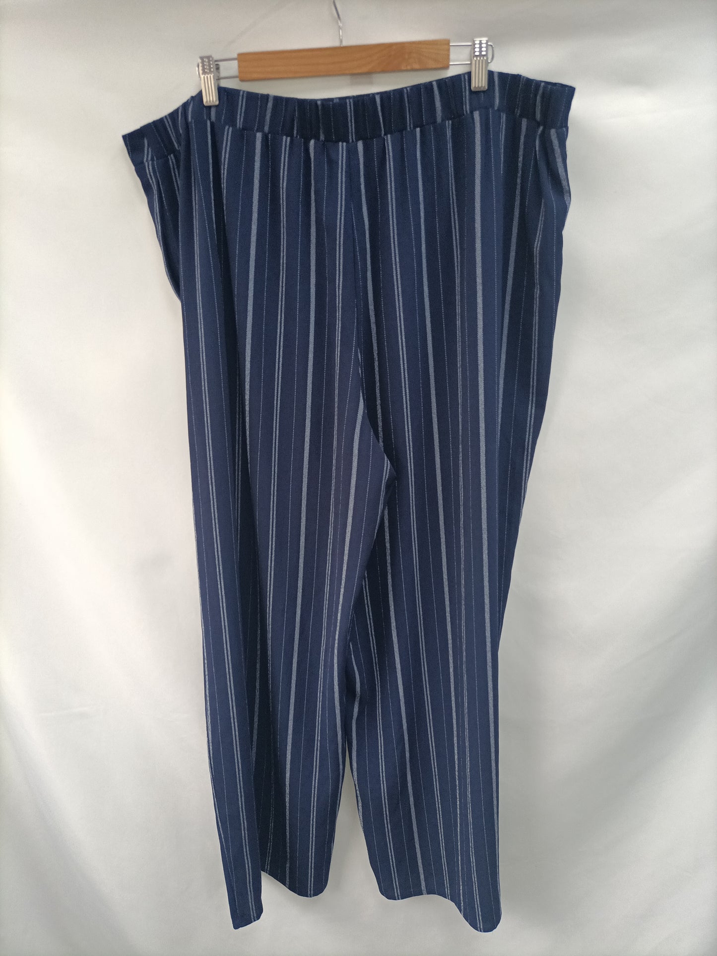 NEW LOOK. Pantalones rayas