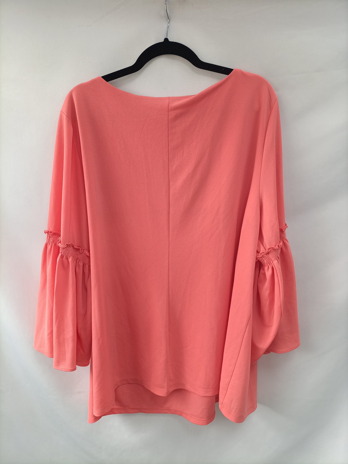 CALVIN KLEIN. Blusa salmón volantes 3XL