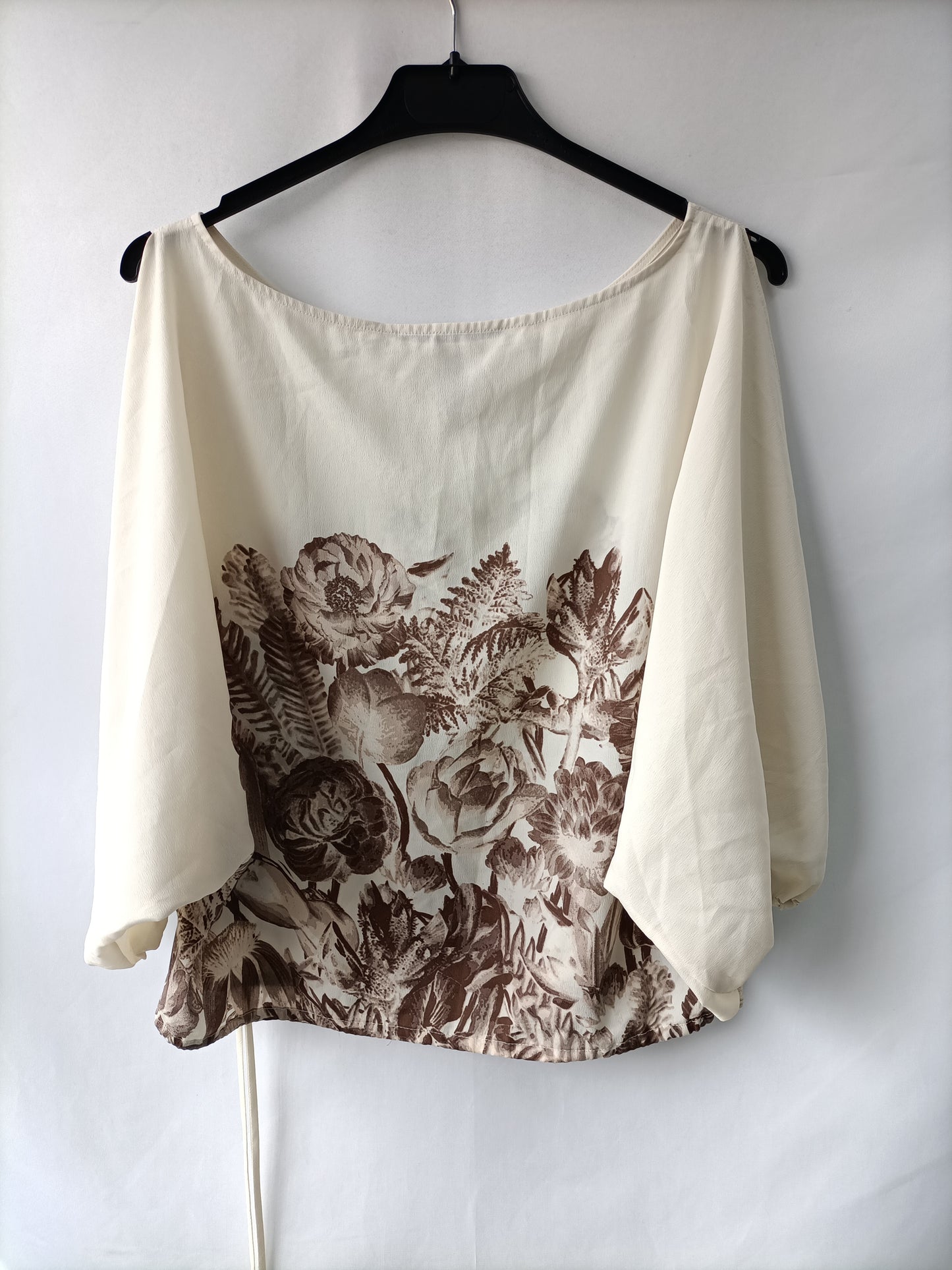 BCBG. Floral print blouse