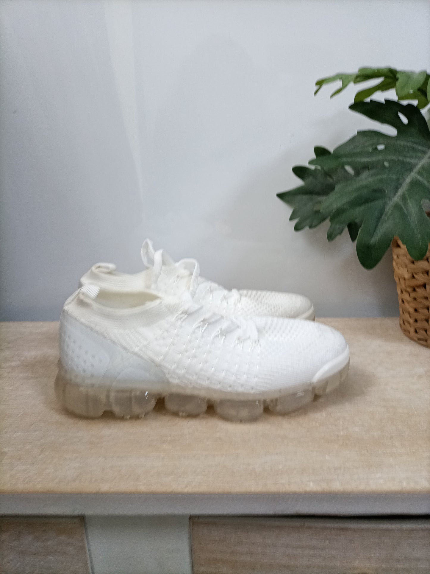 OTRAS. Zapatillas blancas T.36