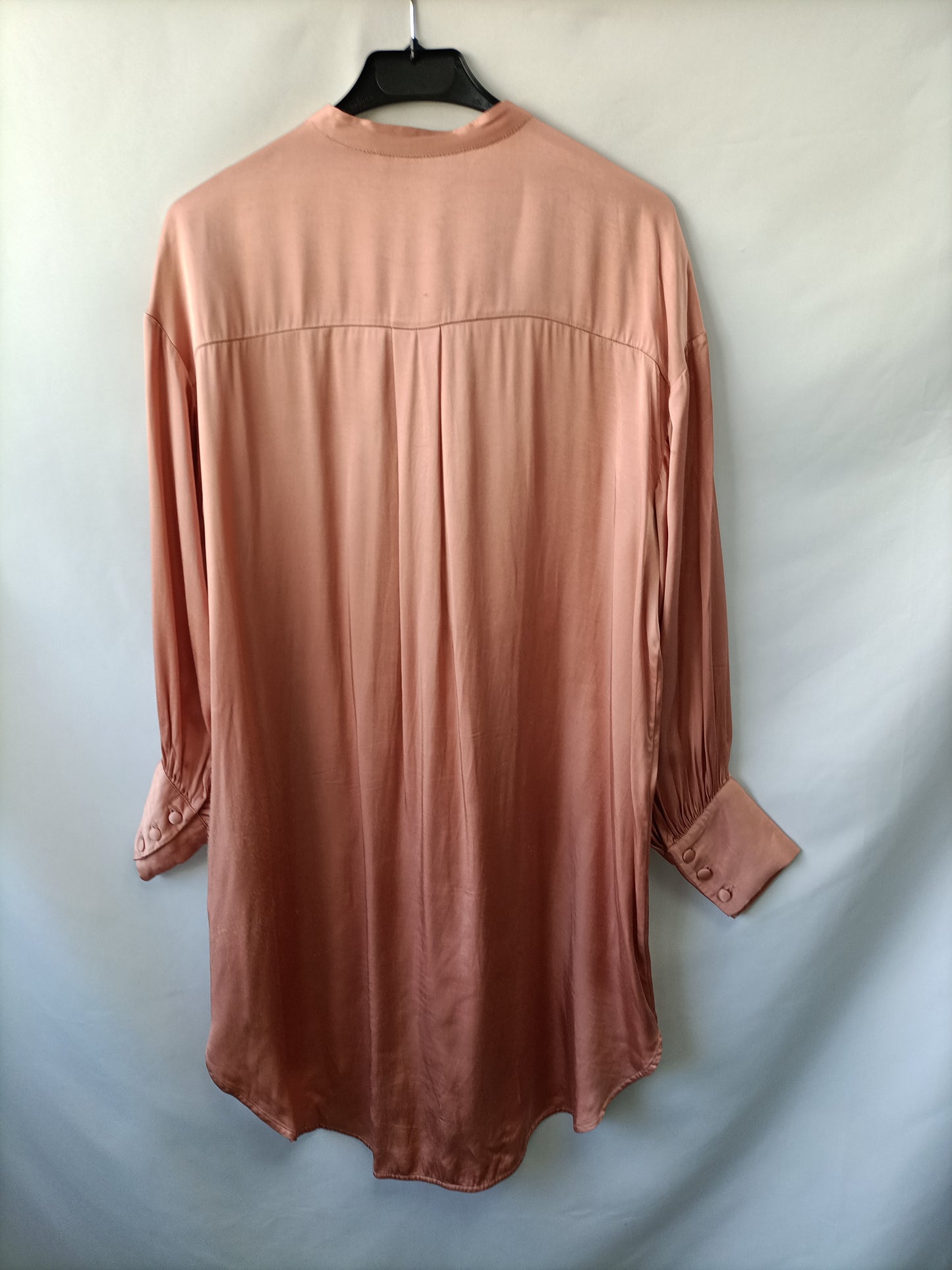 ZARA. Vestido rosa volante T.m (tara)