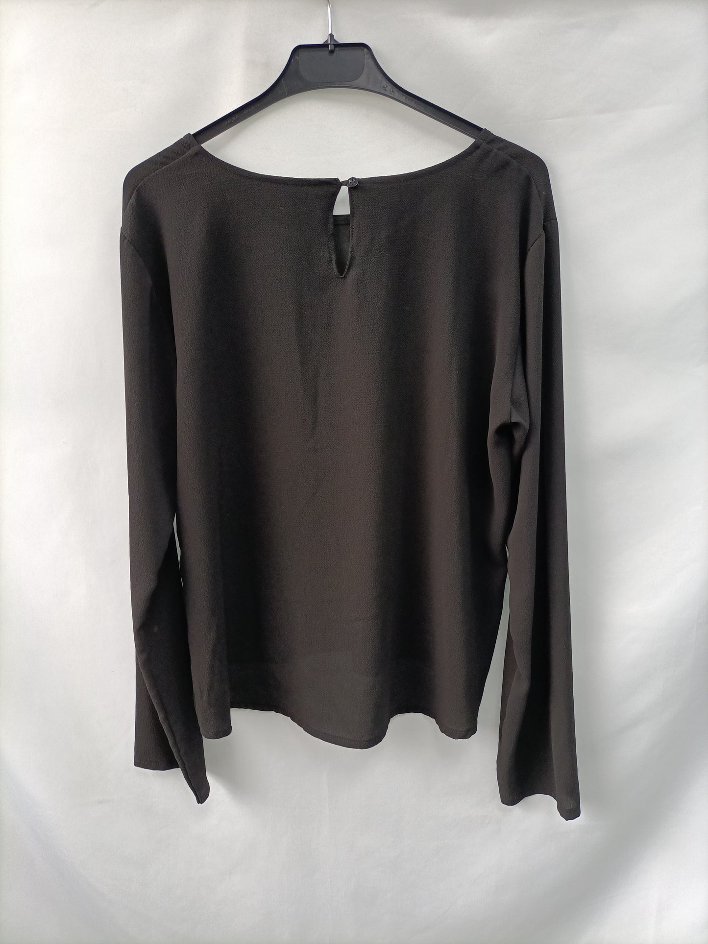 OTRAS. Blusa negra fluida T.l