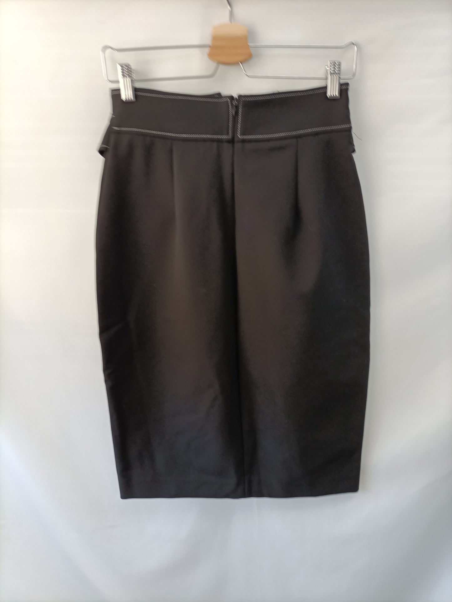 ZARA. Falda negra midi costuras blancas T.s