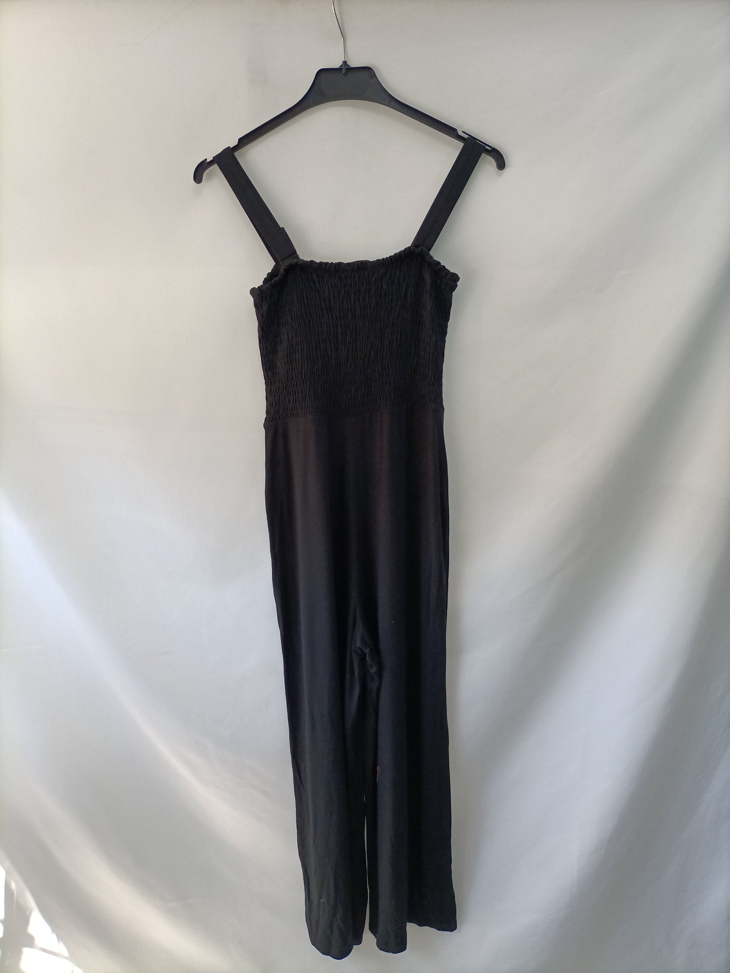 STRADIVARIUS.Mono negro nido de abeja T.s