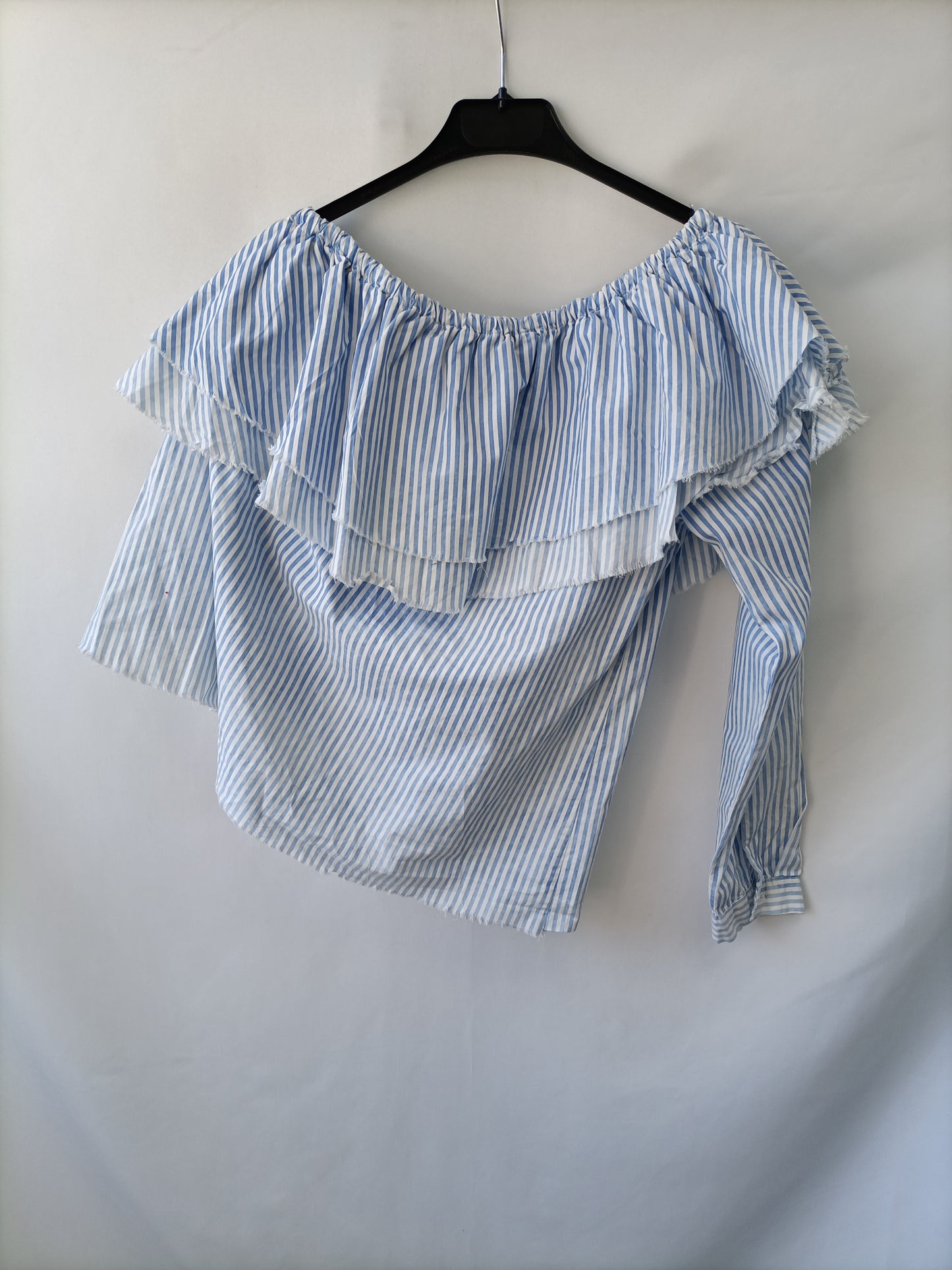 ZARA. Asymmetrical striped top Tm