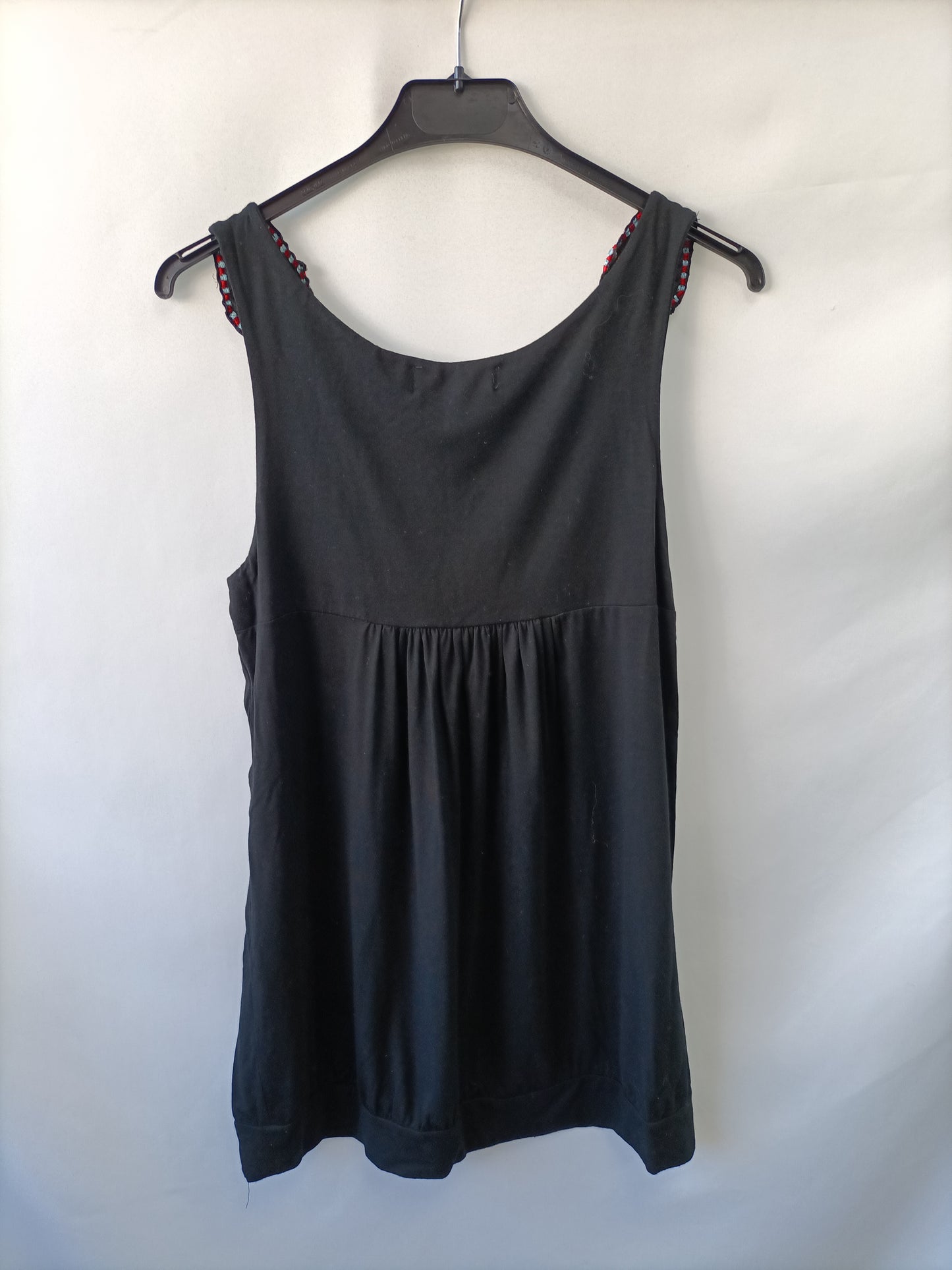 ROSA COROMINAS. Beaded neck top Tl