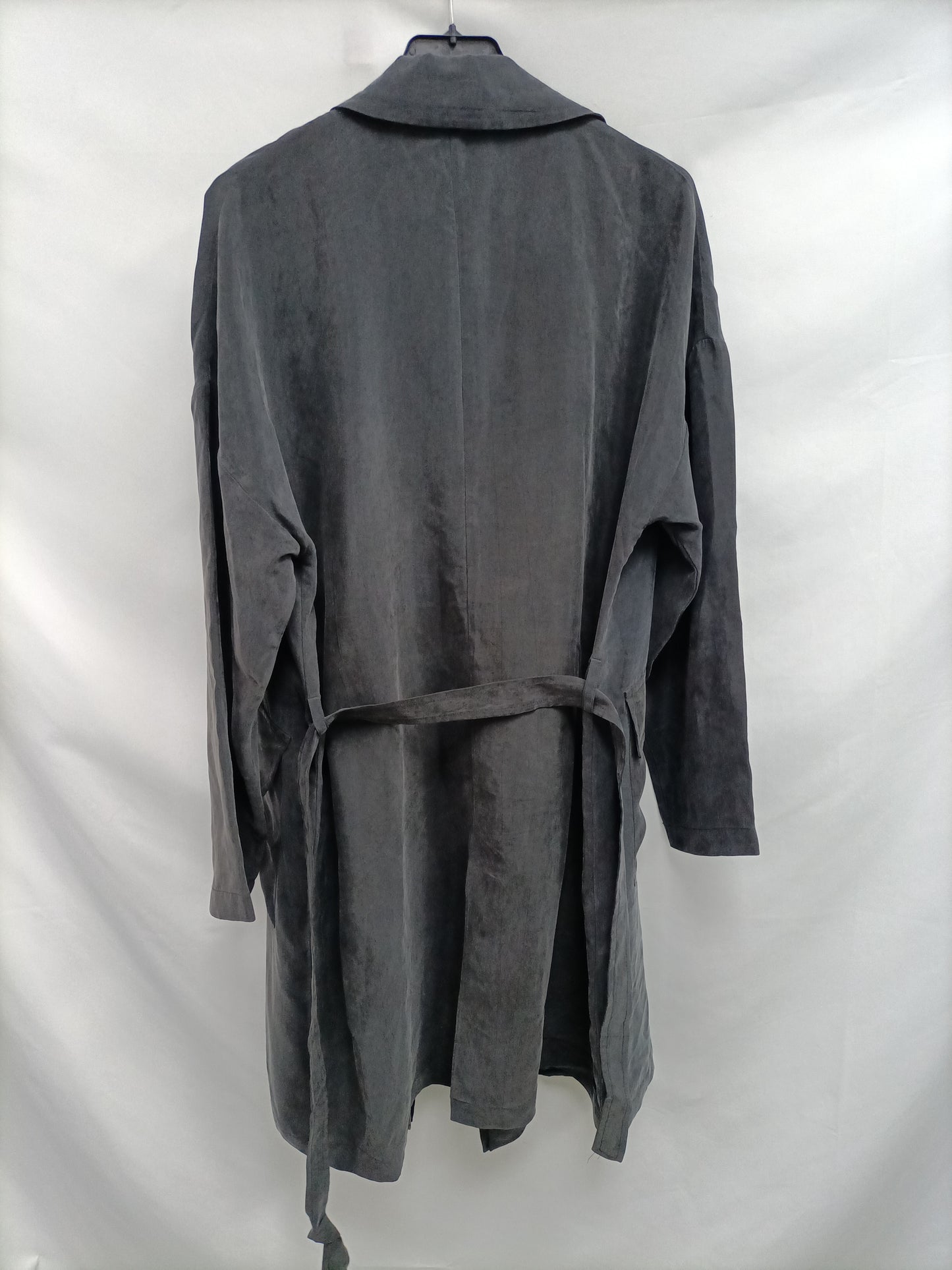 MED WINDS. Chaqueta gris suave T.u(m)