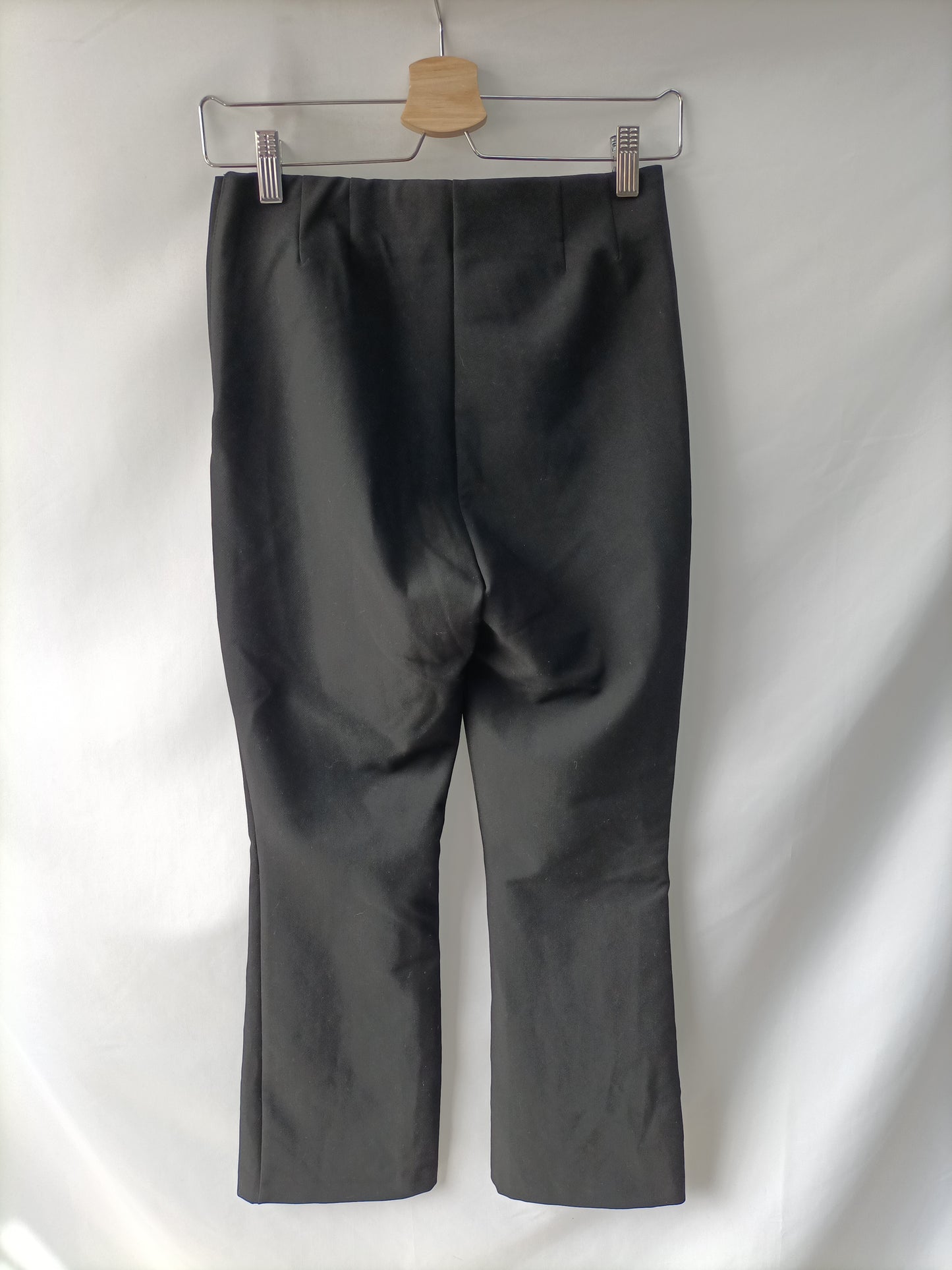 ZARA.Pantalón negro acampanado T.s