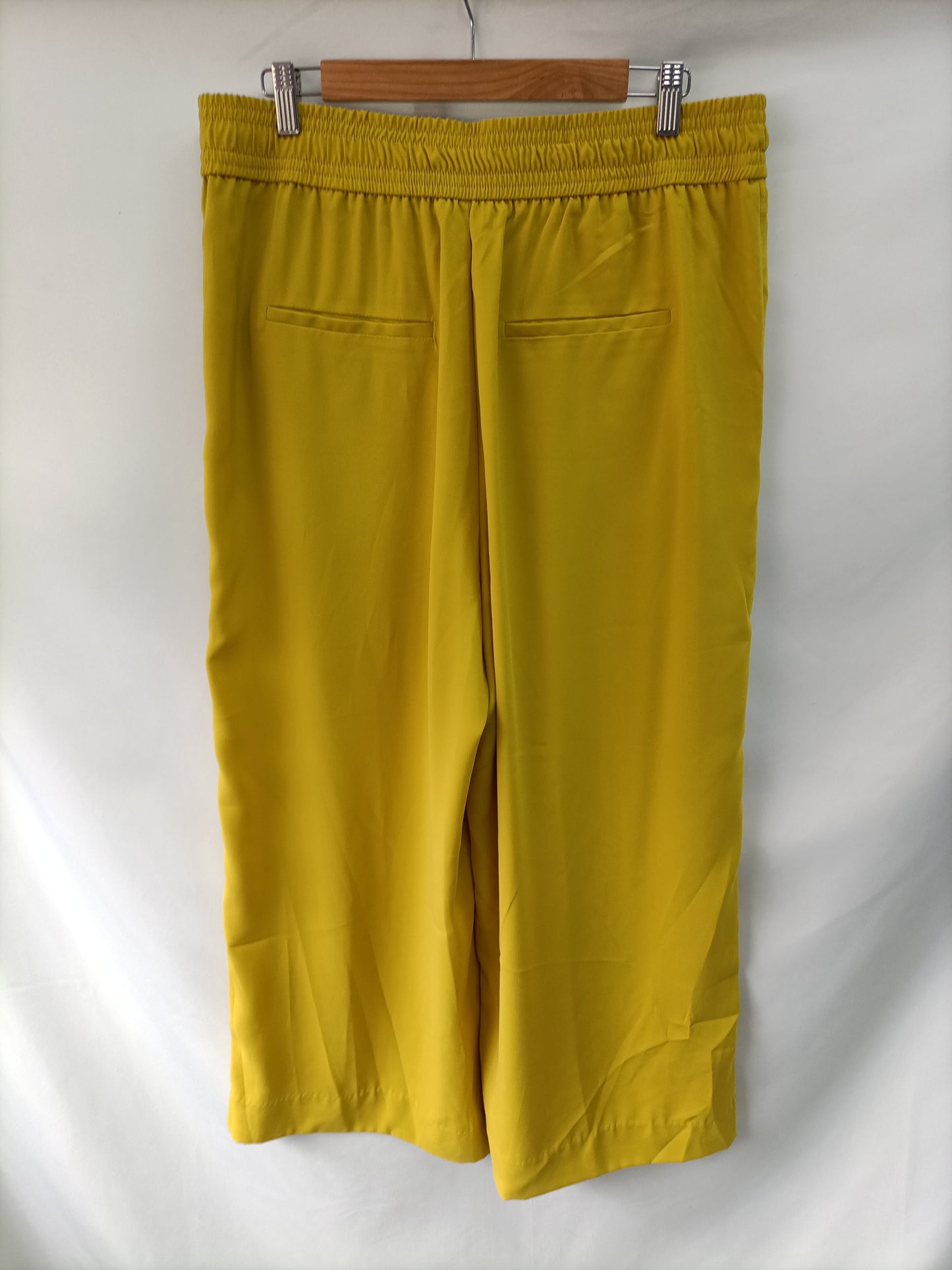 ZARA. Pantalón culotte mostaza T.xl