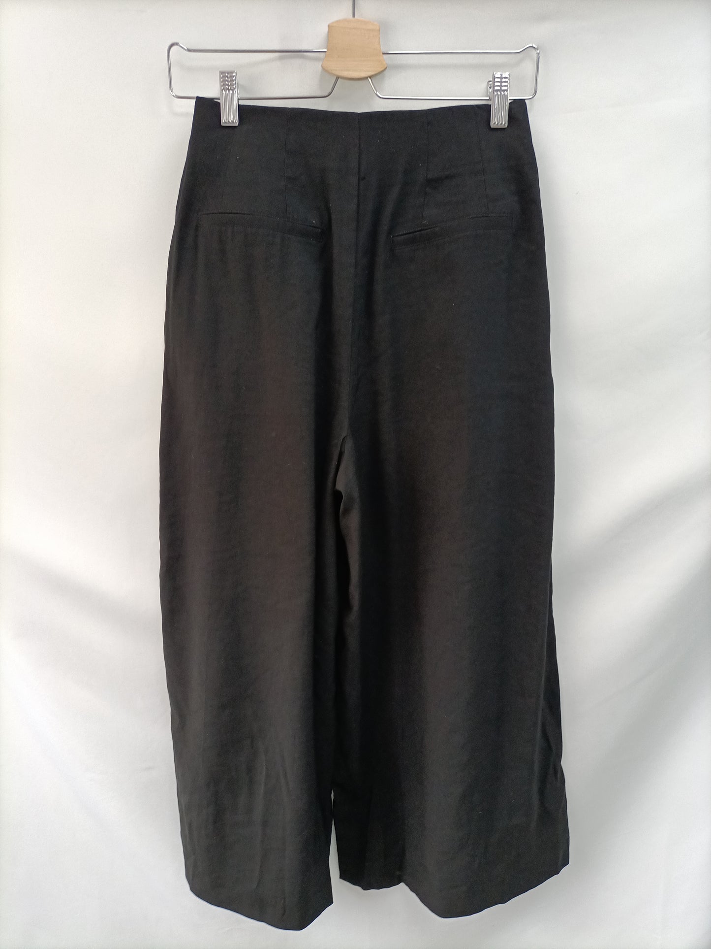 ZARA. Ts buttoned culottes