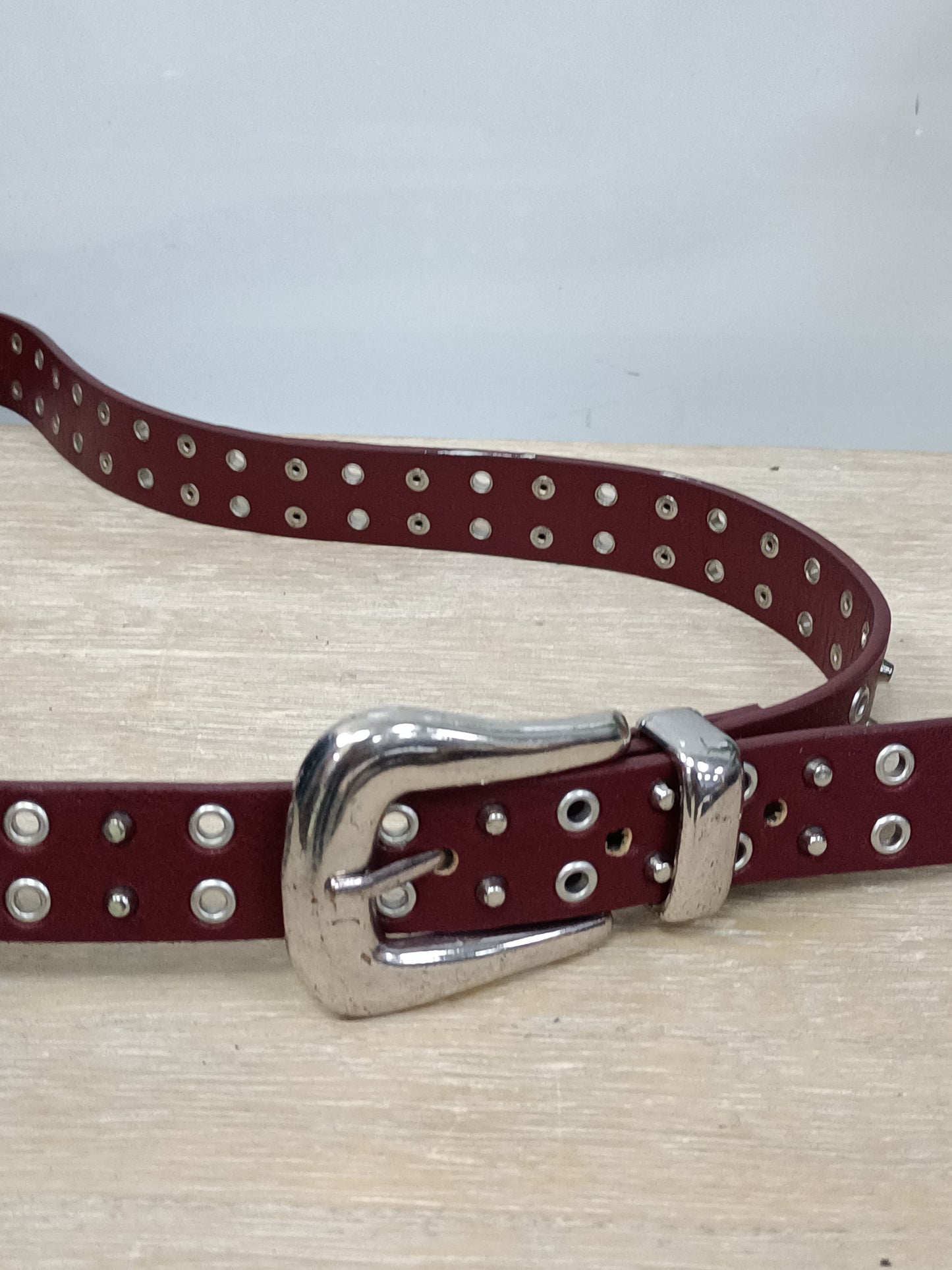 OTHERS. Burgundy buckle waistband