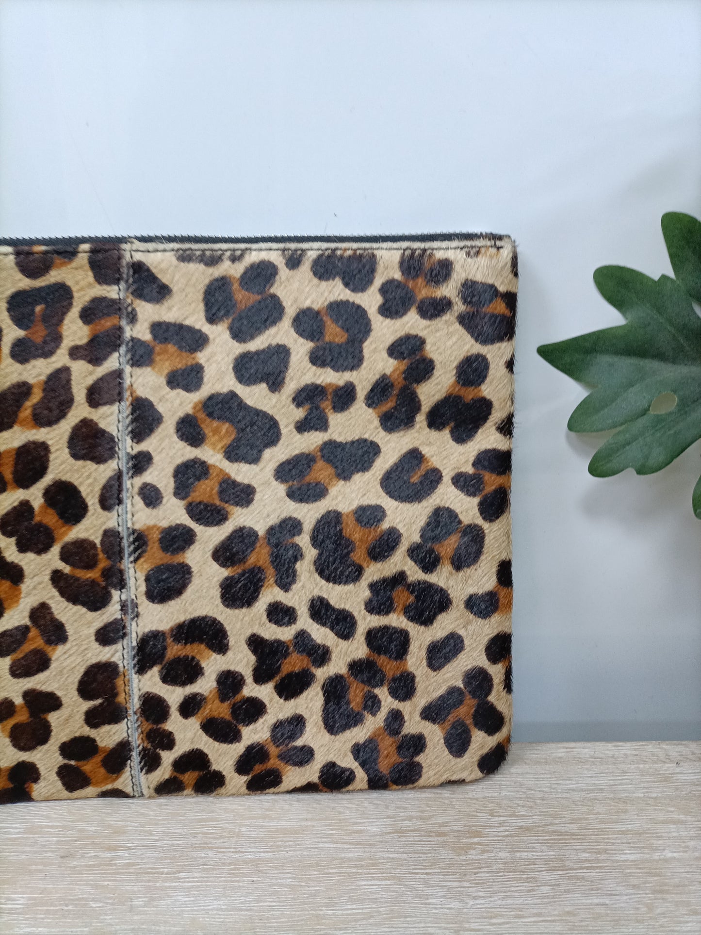 PULL&BEAR. Cartera piel animal print