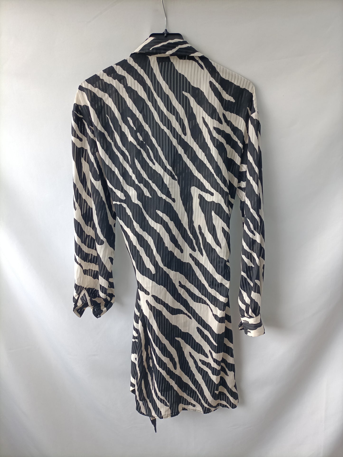 ZARA. Vestido cruzado animl print T.xs