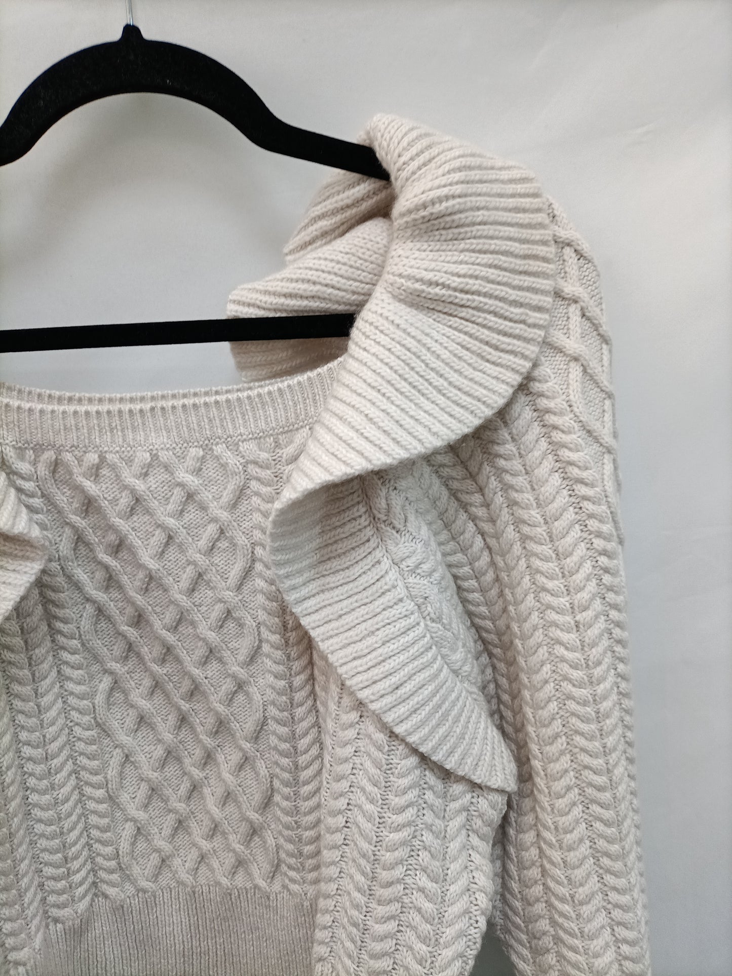 H&M. Jersey beige volante T.l