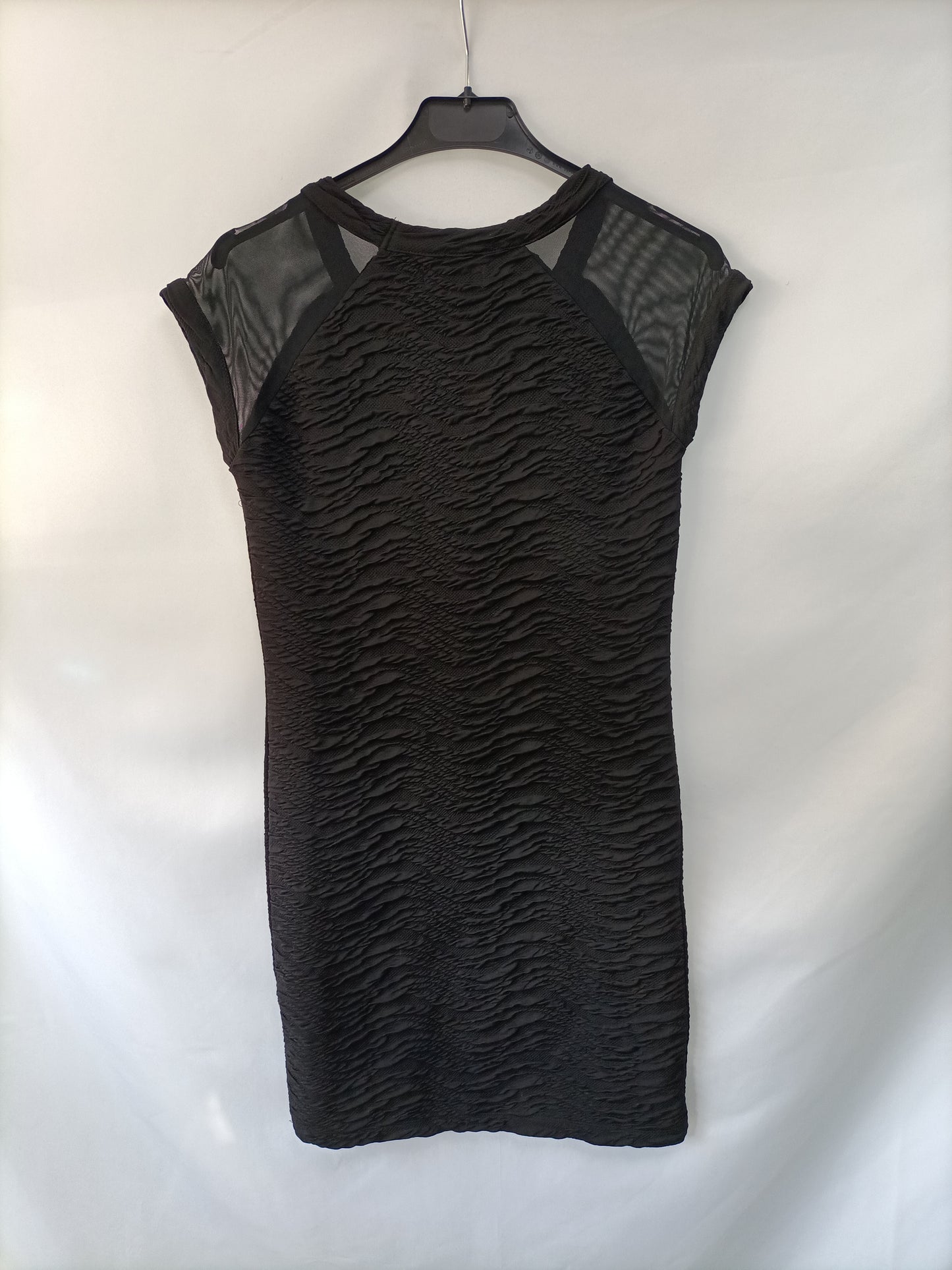 FÓRMULA JOVEN.Vestido textura encaje hombros T.s