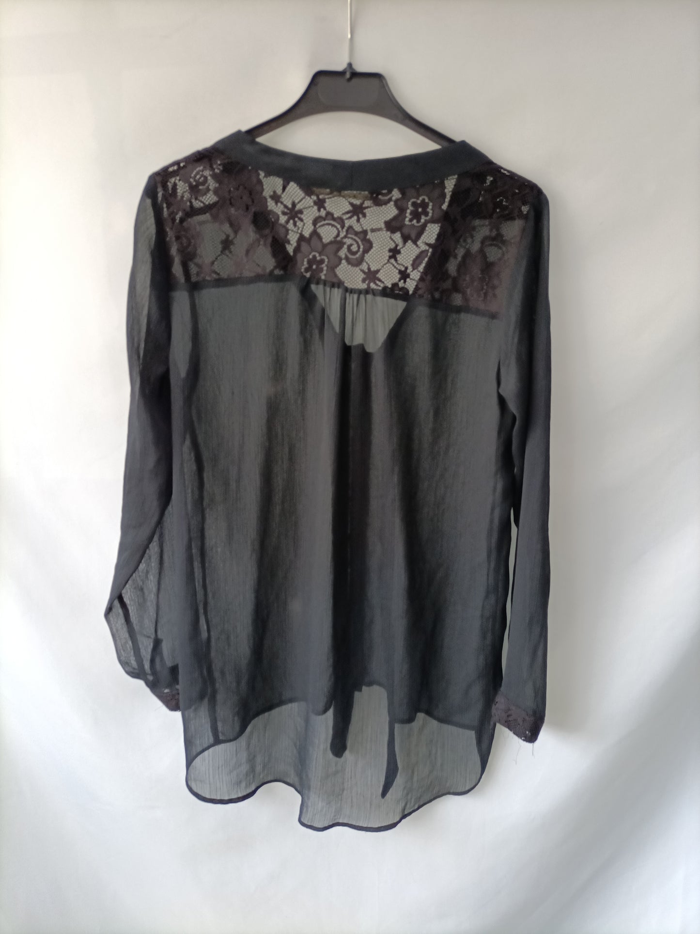 ZARA. Blusa negra encaje T.s