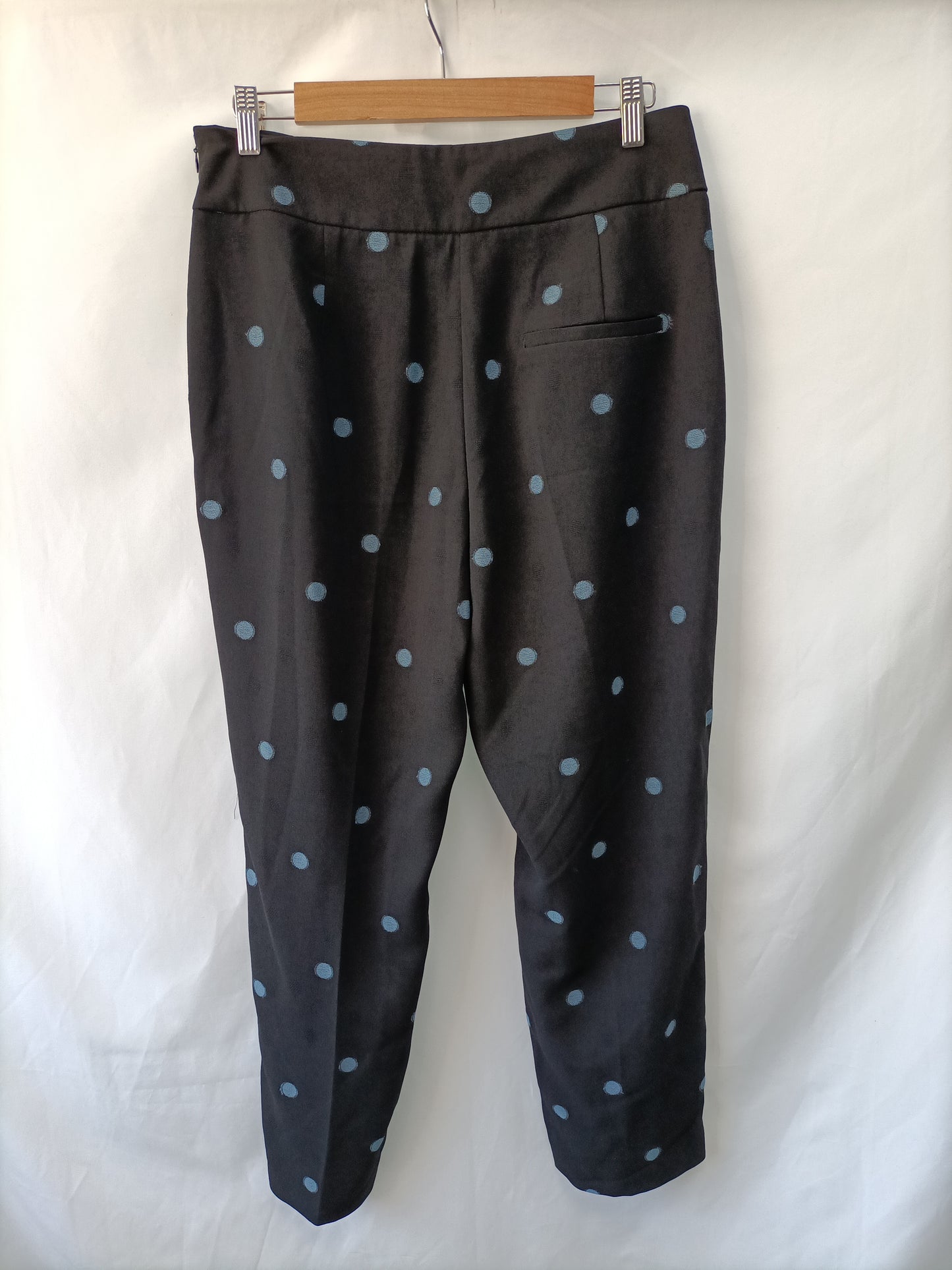 ZARA.Pantalones pegged lunares T.L