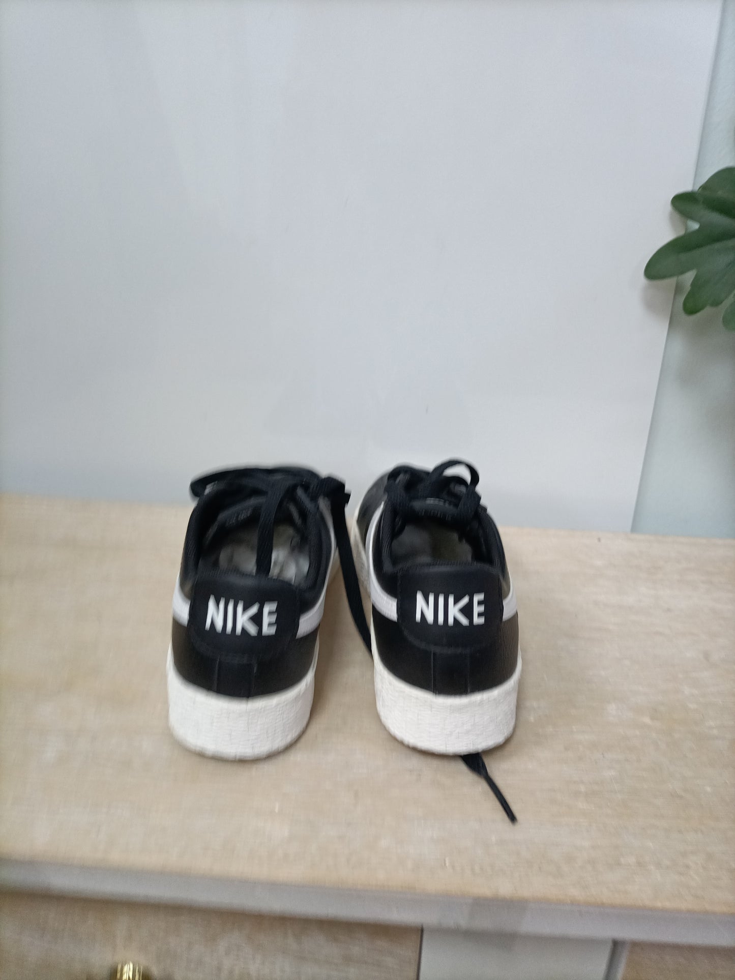 NIKE. Zapatillas negras T.35,5