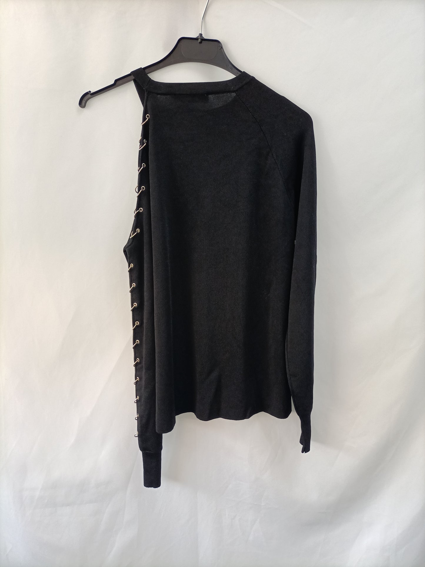 ZARA. Jersey negro argollas T.s