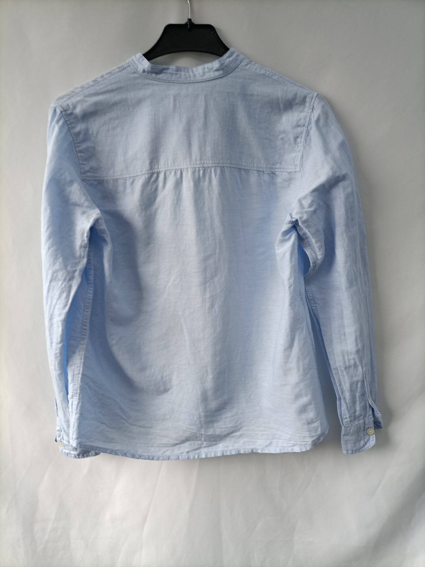 MANGO. Camisa celeste T.11/12