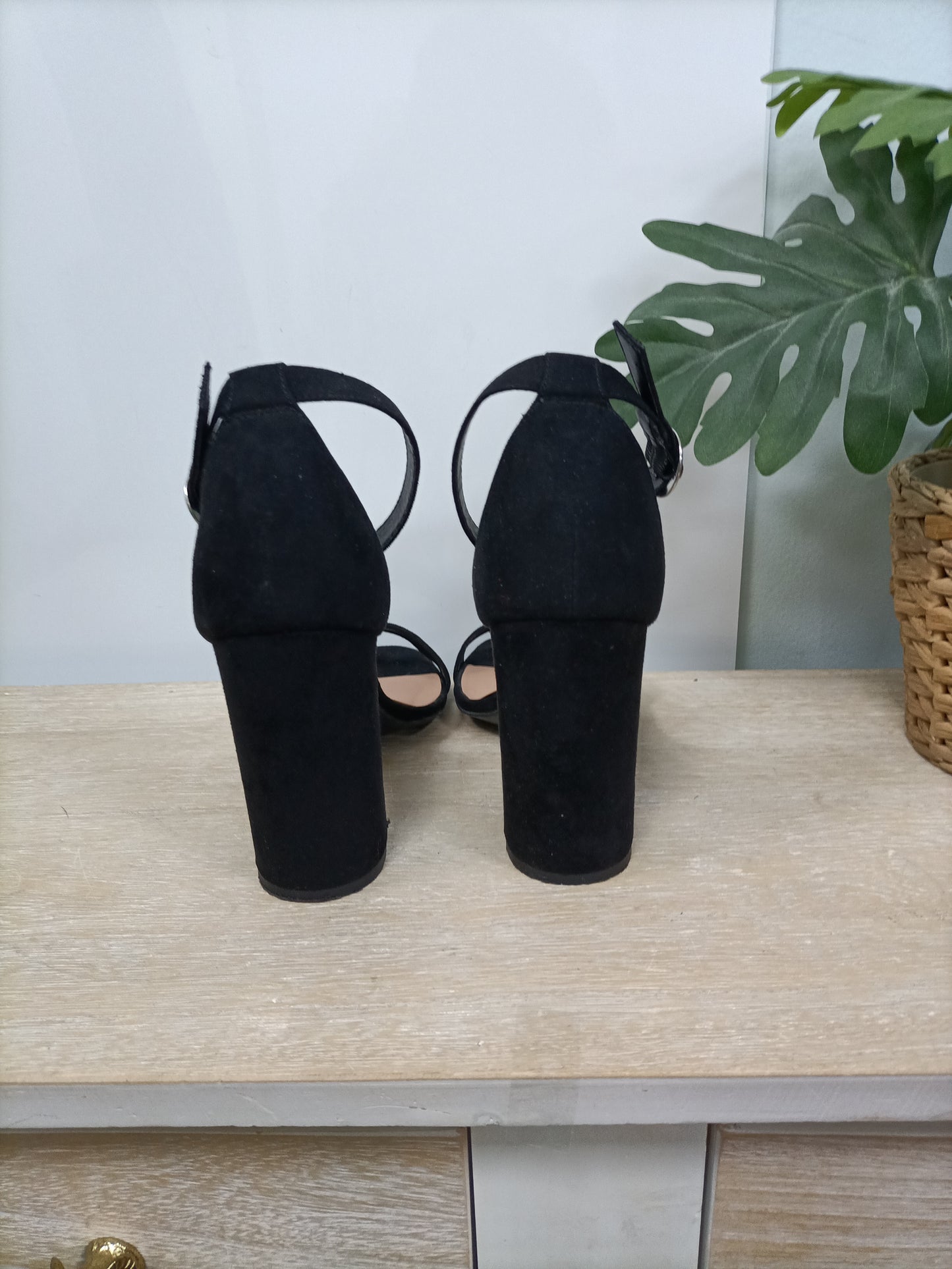 NEW LOOK. Sandalias negras T.41