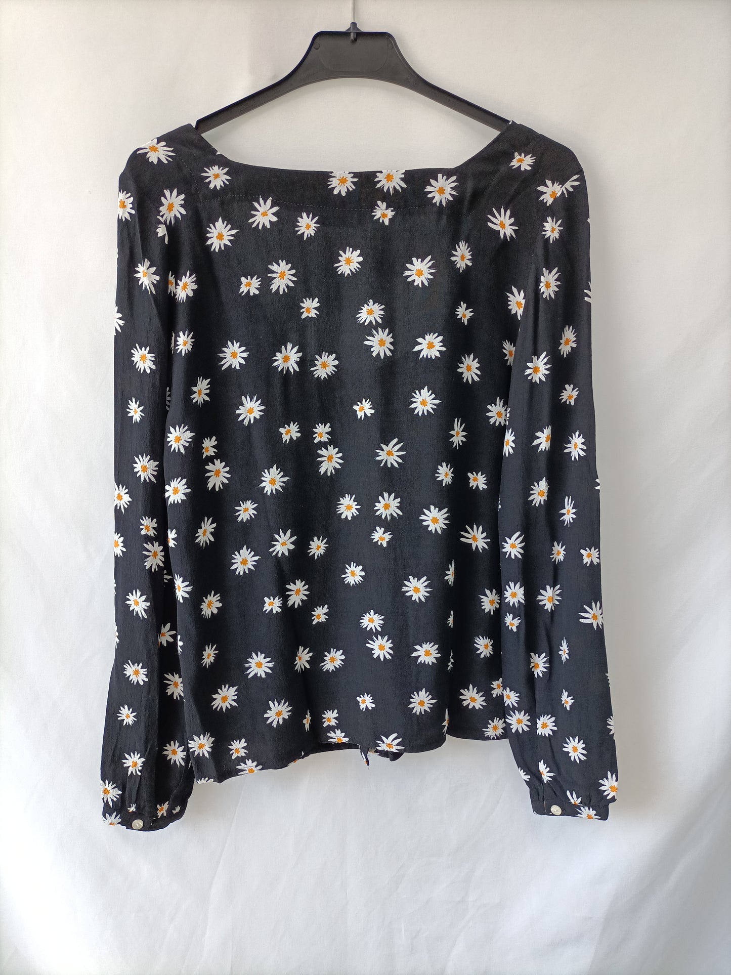 LEFTIES. Blusa negra margaritas T.s