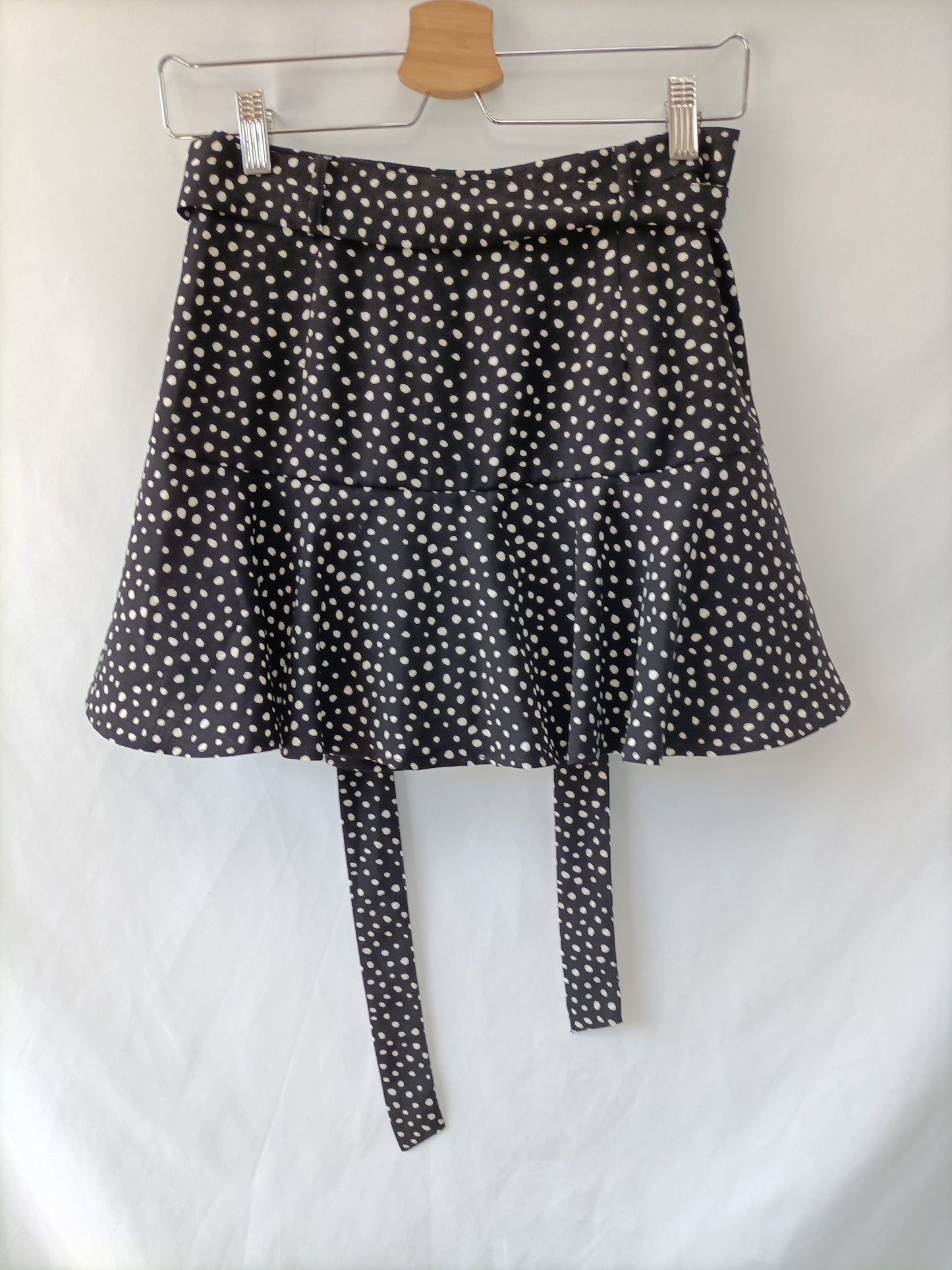 STRADIVARIUS. Falda pantalón lunares T.s