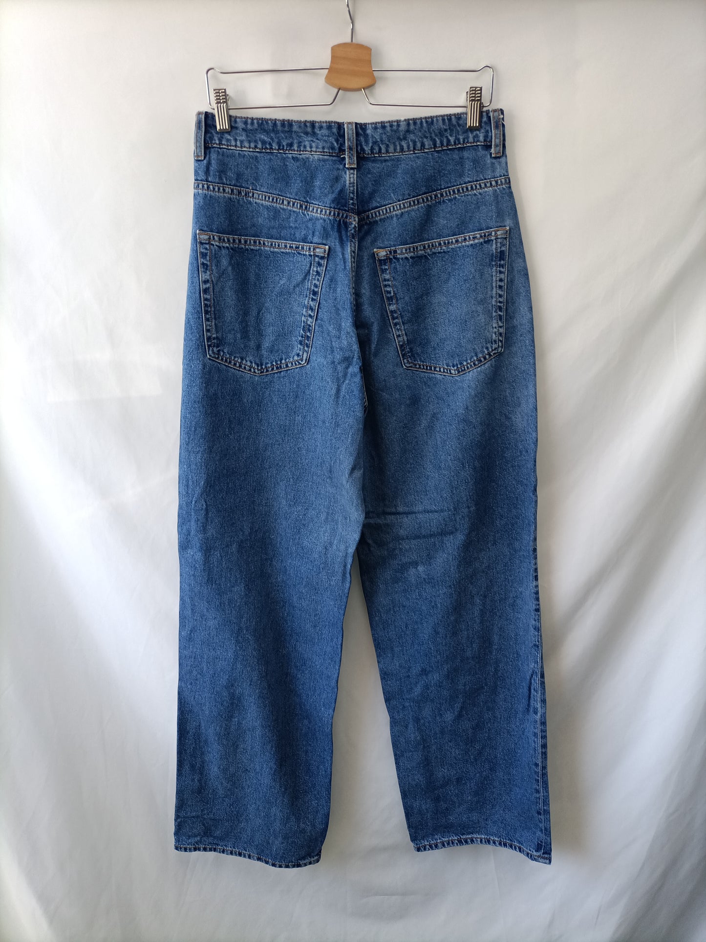 H&M. Pantalón vaquero ancho T.40
