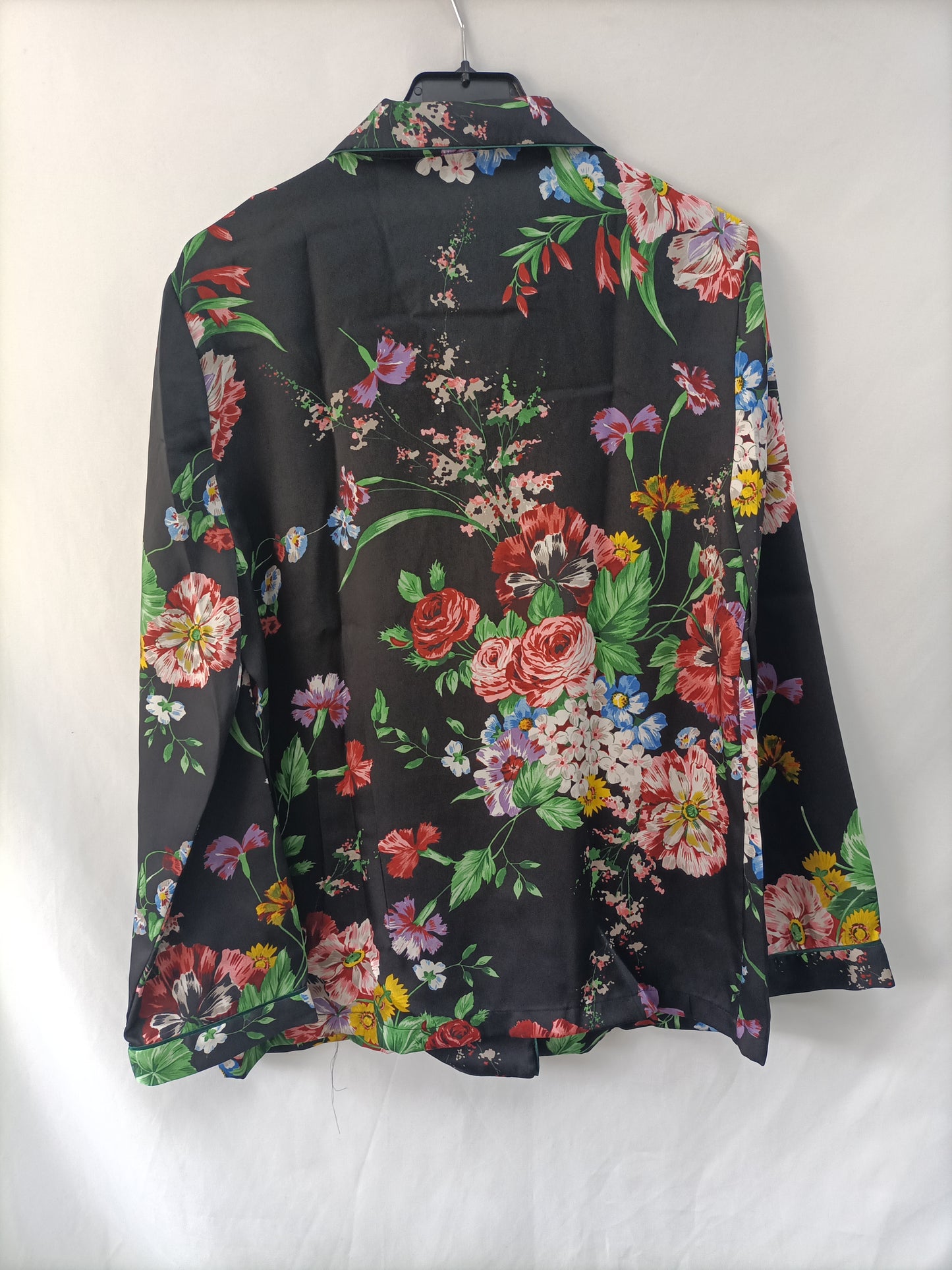 ZARA. Blusa/blazer negra flores T.s