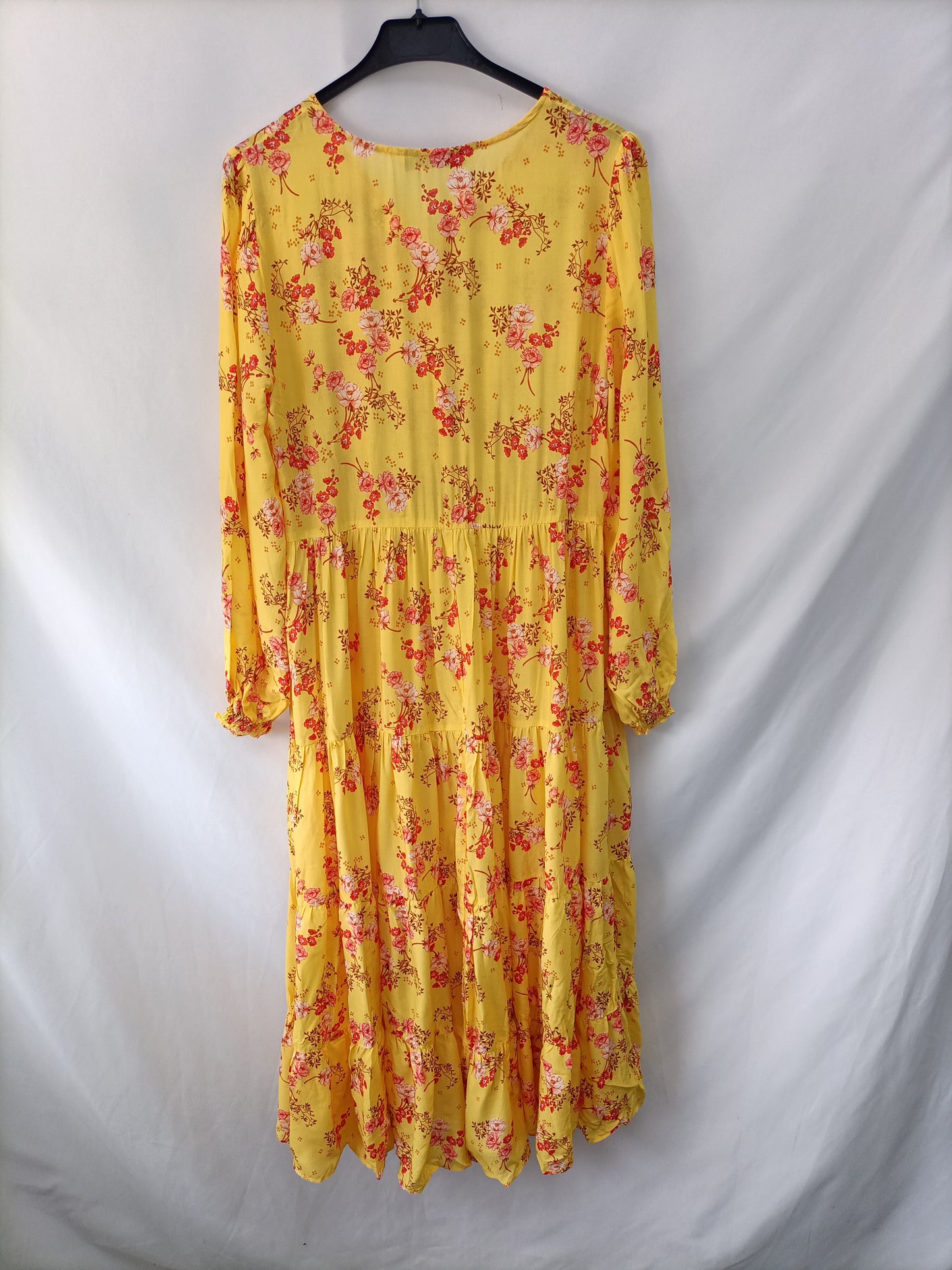 ZARA. Floral midi dress Ts