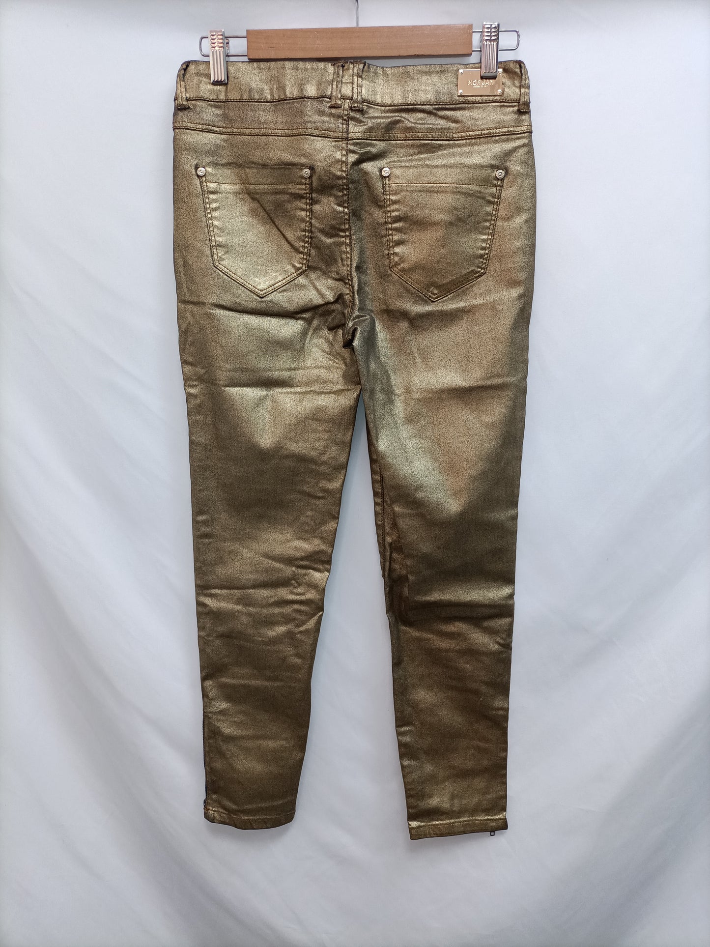 MORGAN. Pantalón encerado dorado T.36