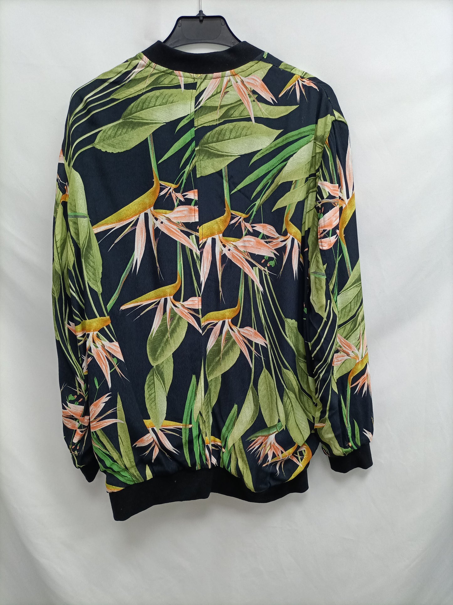 ZARA. Bomber hojas larga T.xs