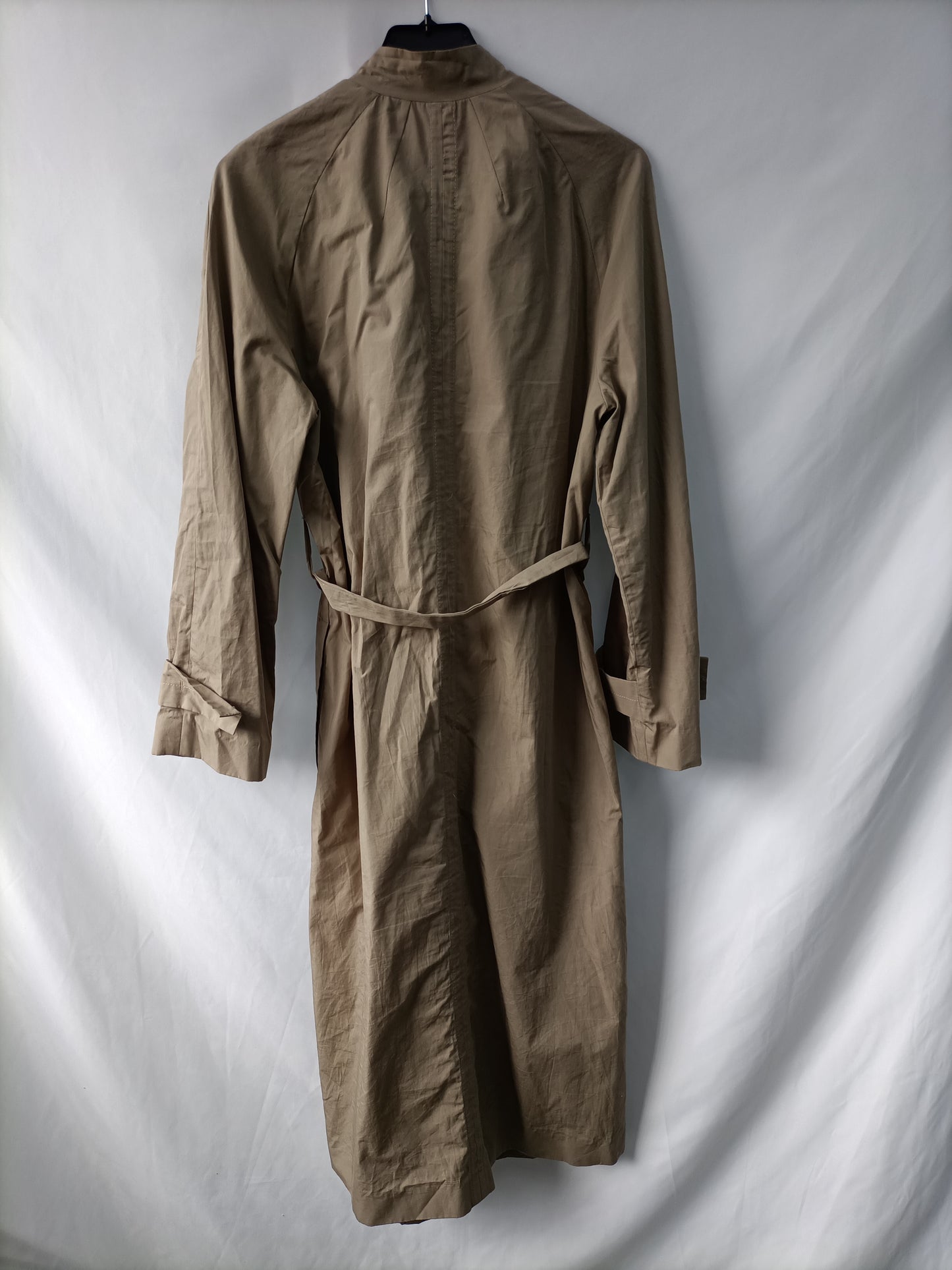 MANGO. Gabardina fina verde T.xs