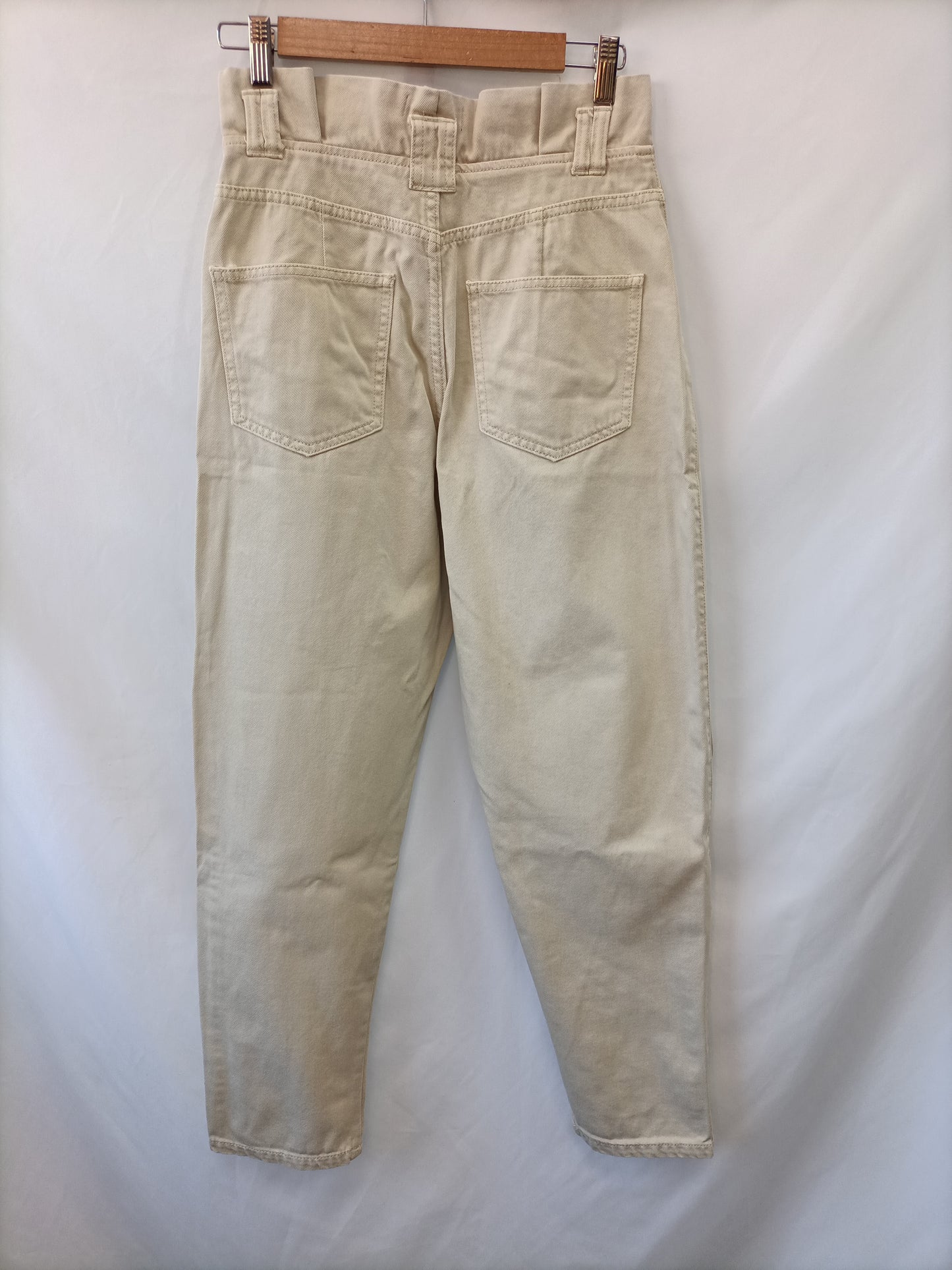 BERSHKA. Pantalón slouchy beige T.36