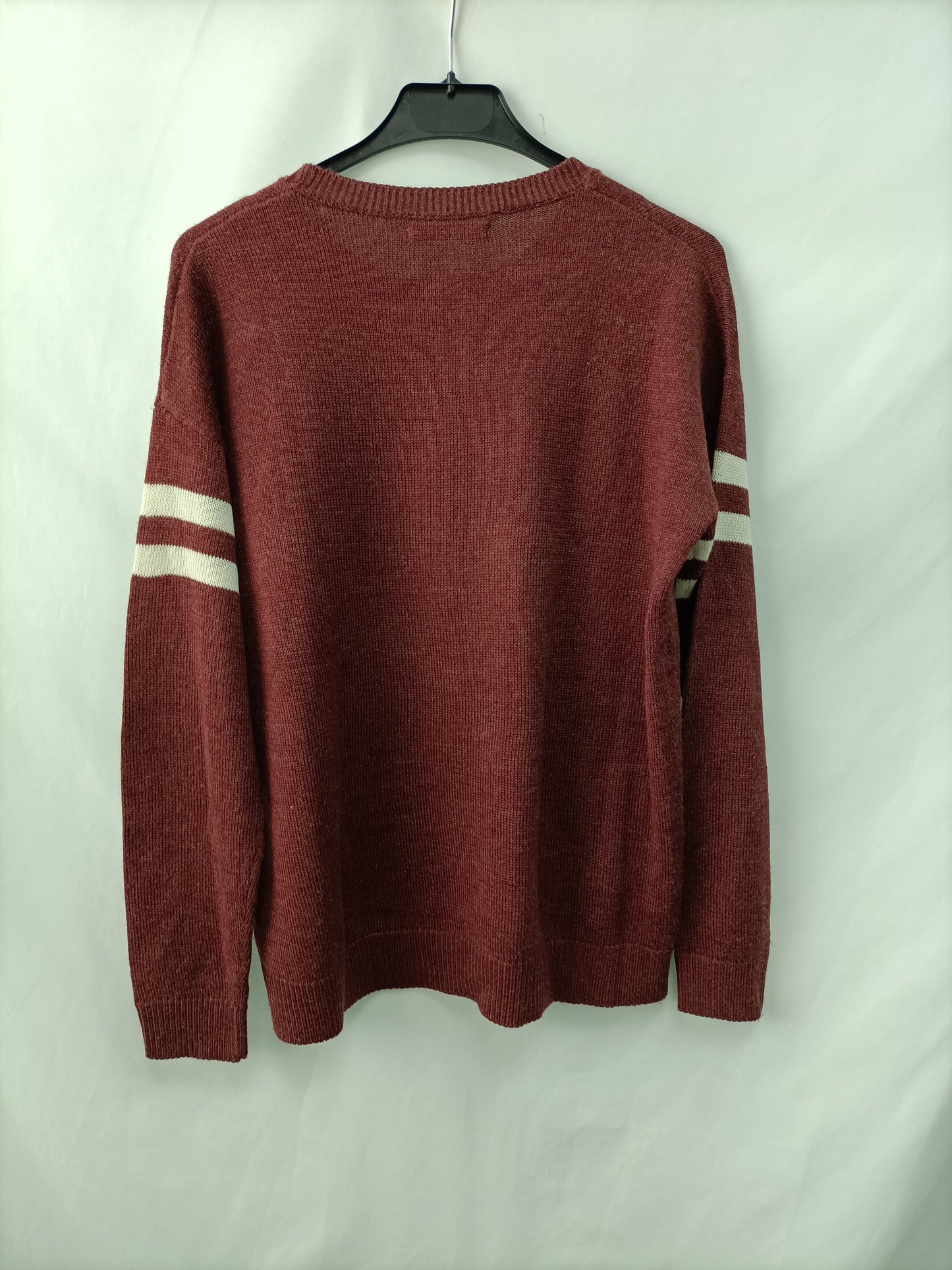 PULL&BEAR. Jersey burdeos raya T.s