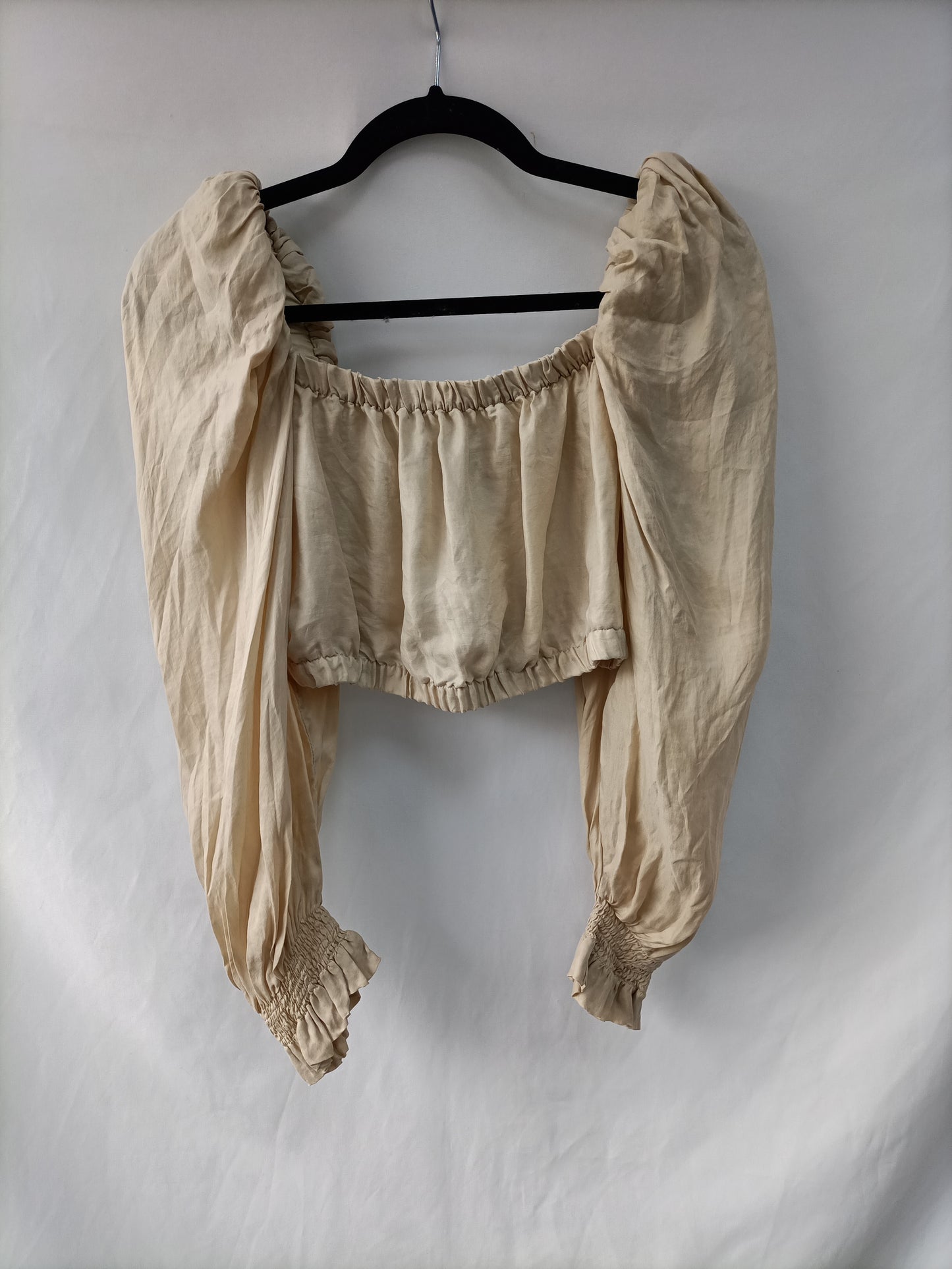 ZARA. Beige crop top with puffed sleeves TM
