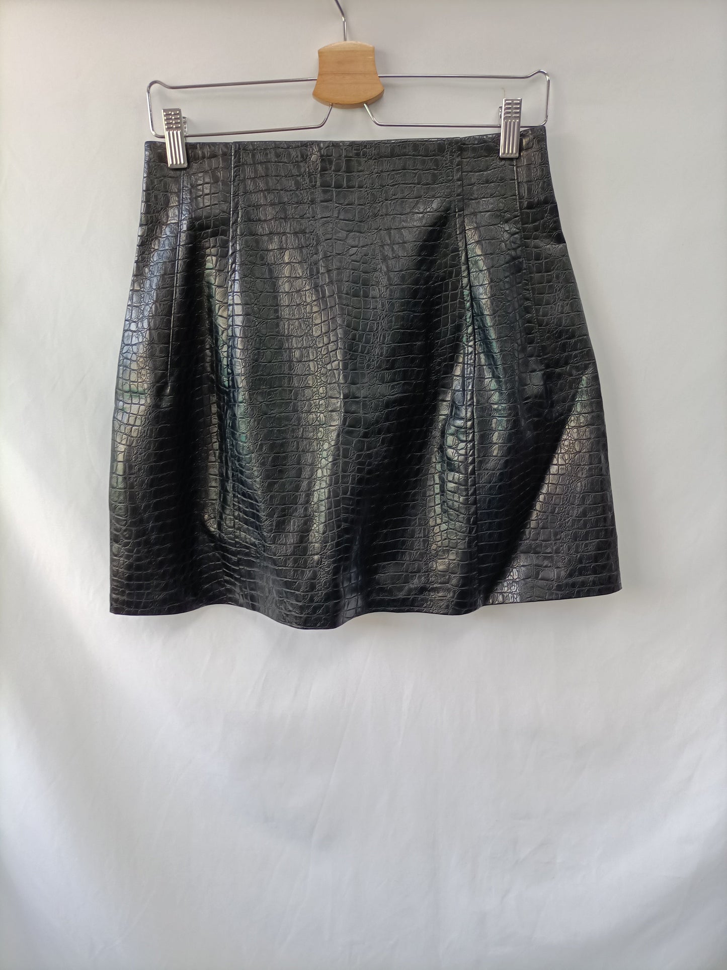 ZARA. Falda negra polipiel T.m