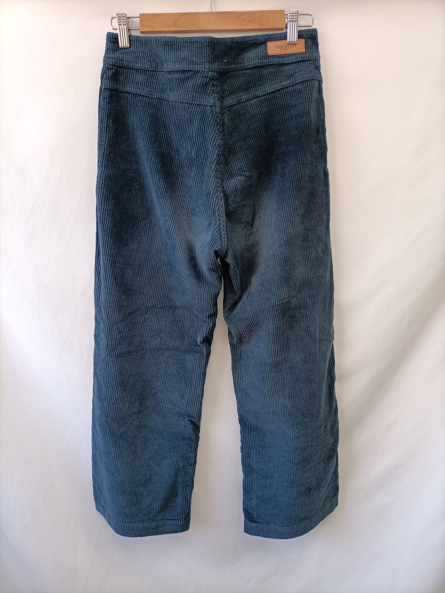 INDI&COLD. Pantalón de pana T.36