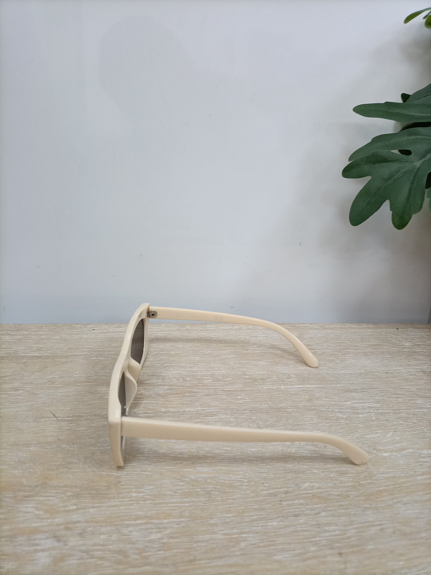 ZARA. Gafas de sol beige