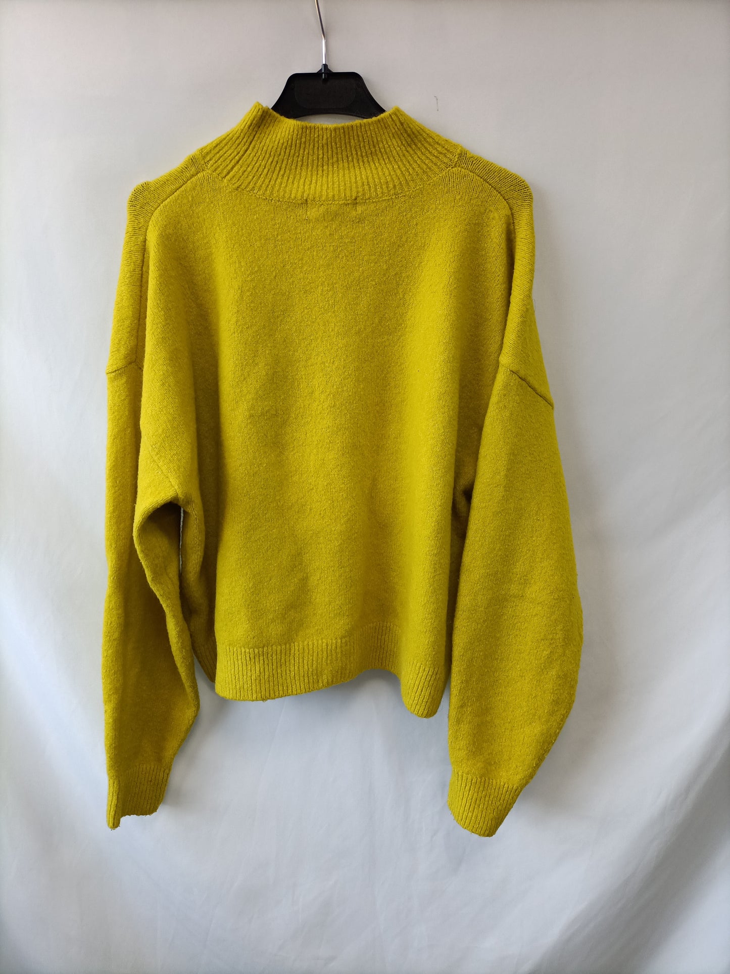 H&M. Jersey amarillo perkins T.m