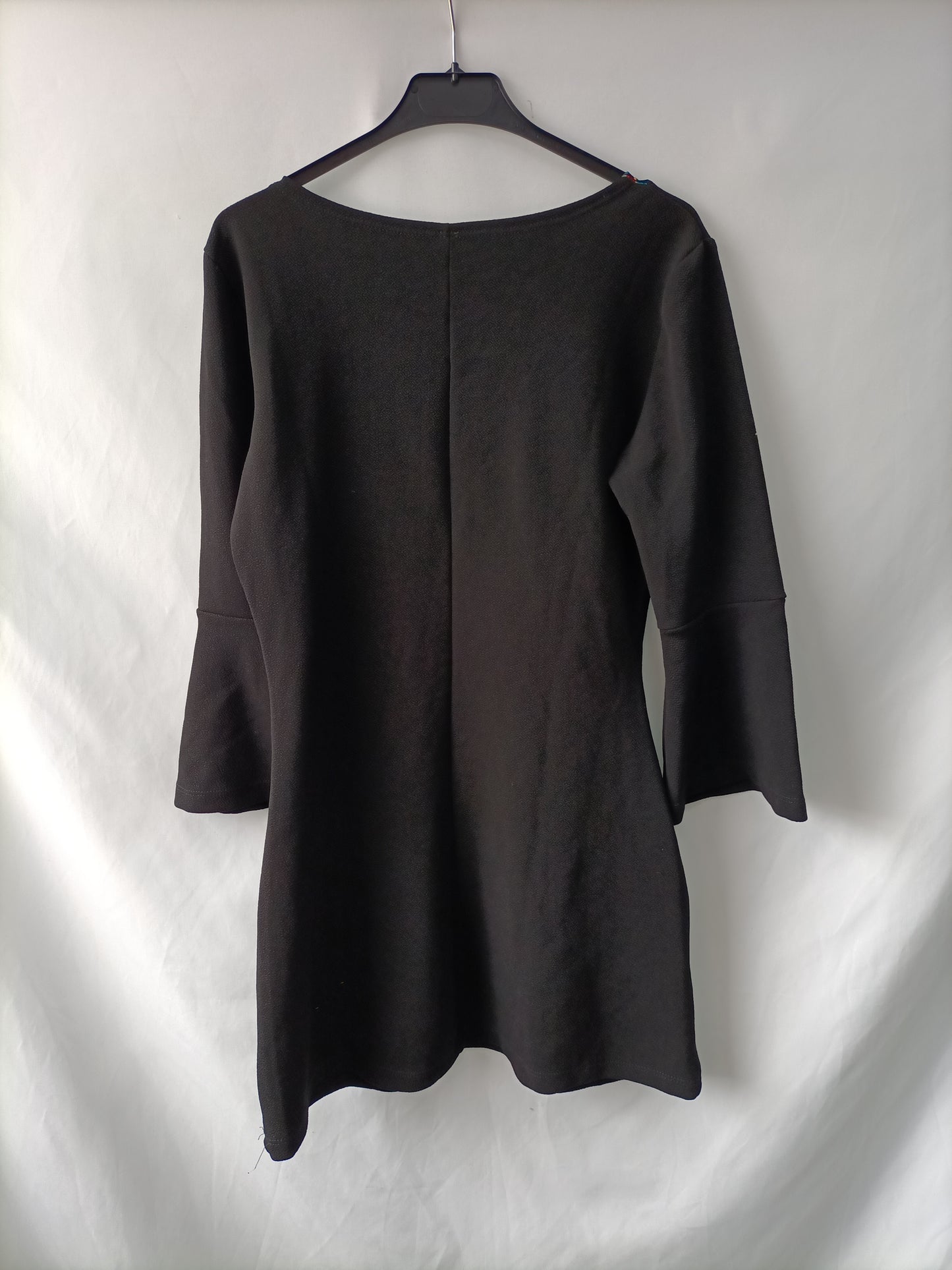 OTRAS. Vestido negro elástico T.l